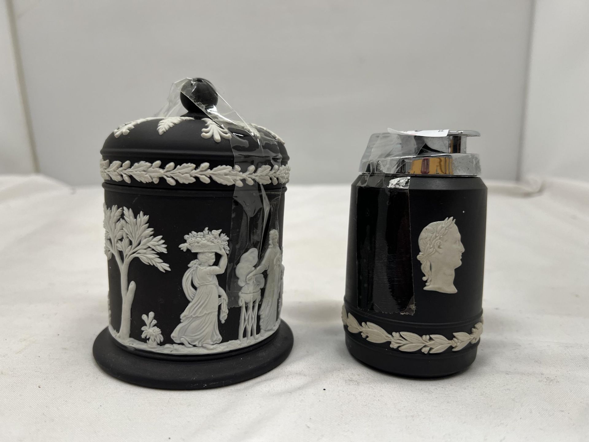 TWO PIECES OF WEDGWOOD BLACK JASPERWARE TO INCLUDE A TABLE LIGHTER AND A LIDDED TRINKET BOX - Image 2 of 3