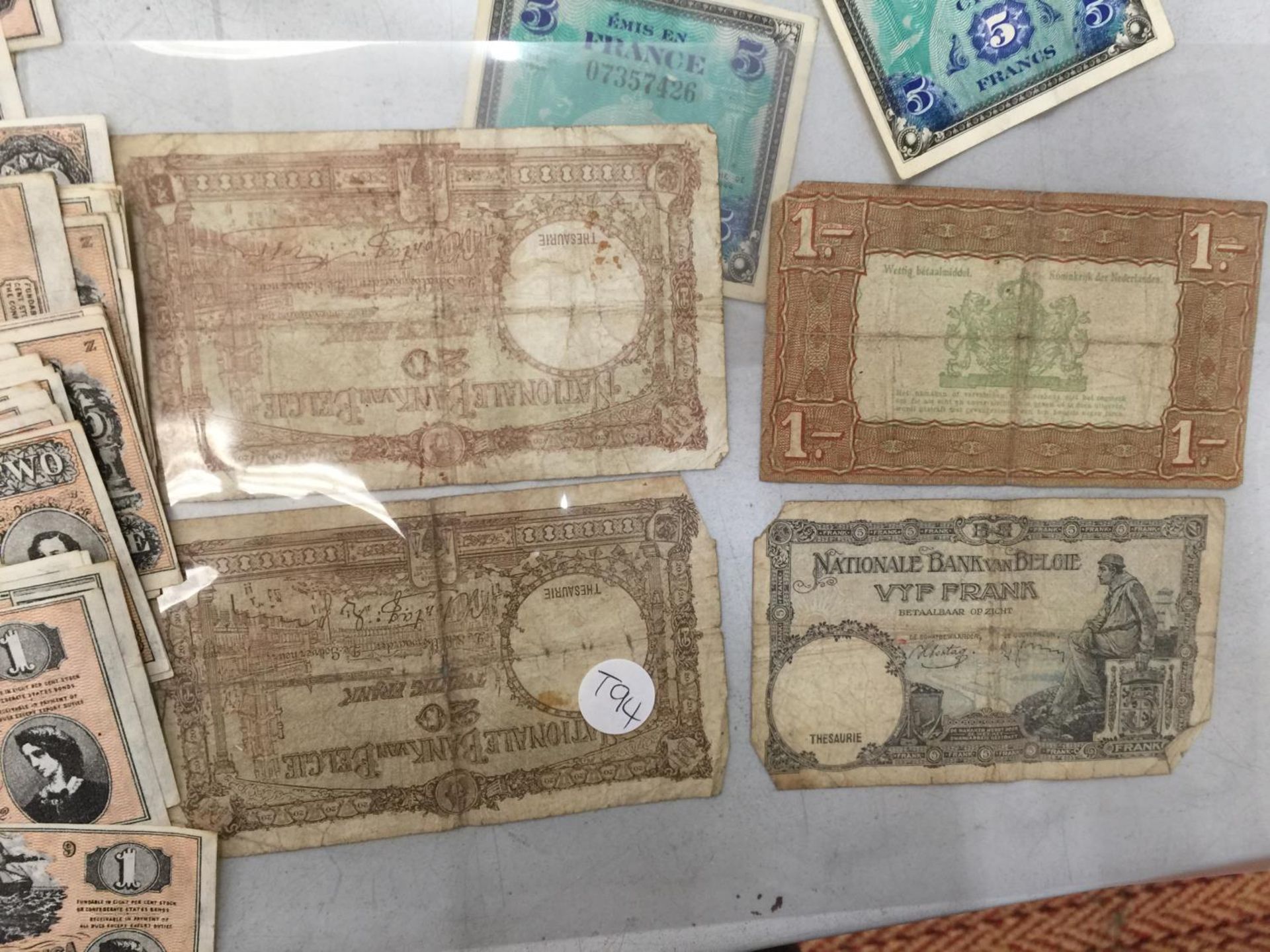 A QUANTITY OF VINTAGE U.S.A., BELGIUM AND FRENCH BANK NOTES PLUS A COLLECTION OF TWO SHILLING - Image 5 of 8