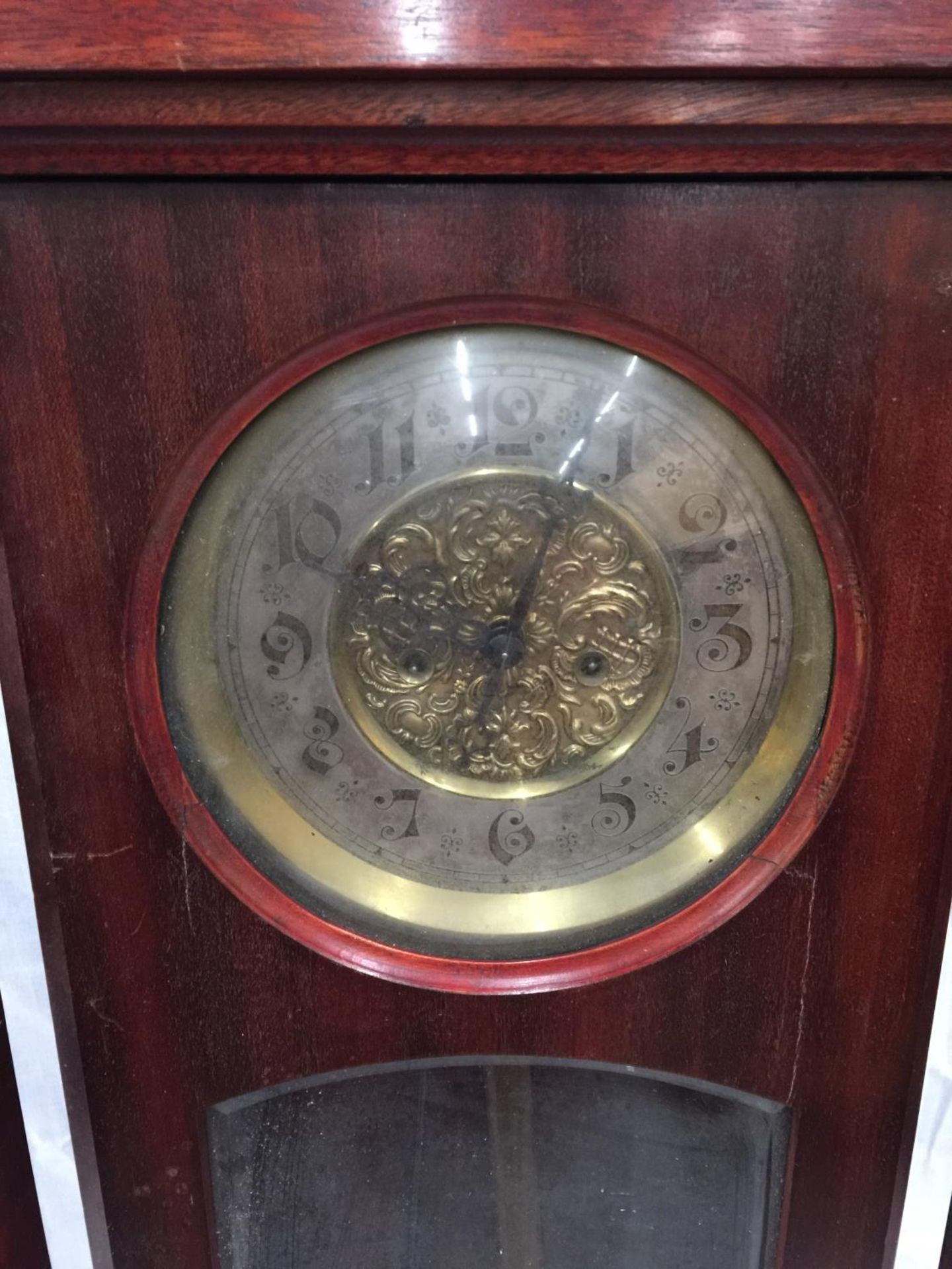 AN ART NOUVEAU STYLE MAHOGANY CASED WALL CLOCK WITH BRASS AND SILVERED DIAL - Image 3 of 9