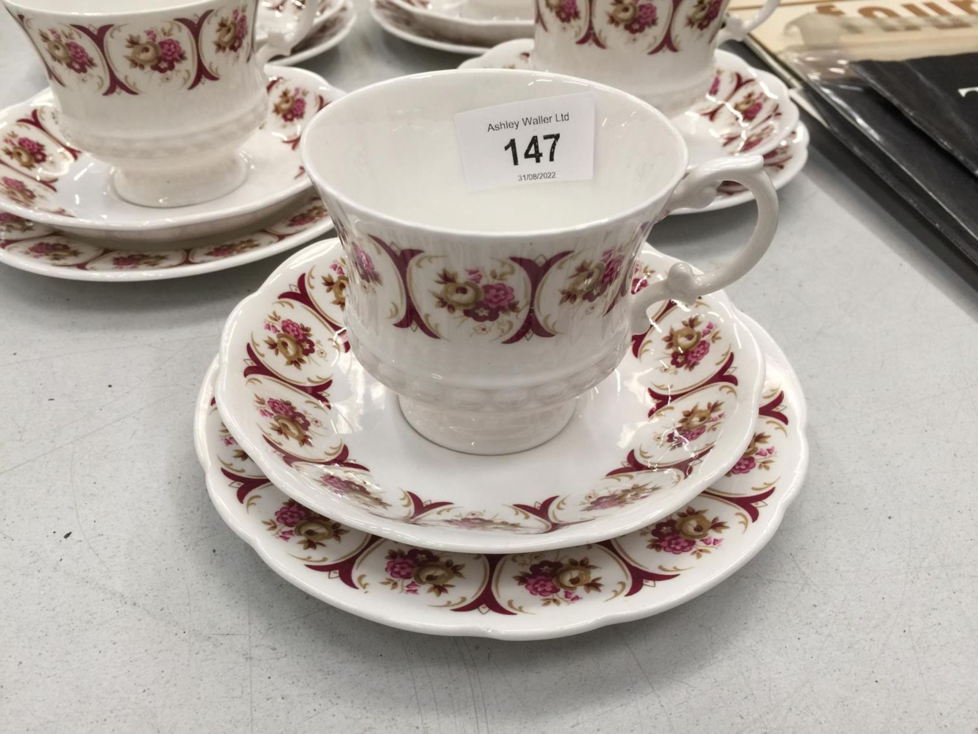 A CHINA PART TEASET 'DIANE' TO INCLUDE CUPS, SAUCERS, PLATES, CREAM JUG AND SUGAR BOWL - Image 2 of 5