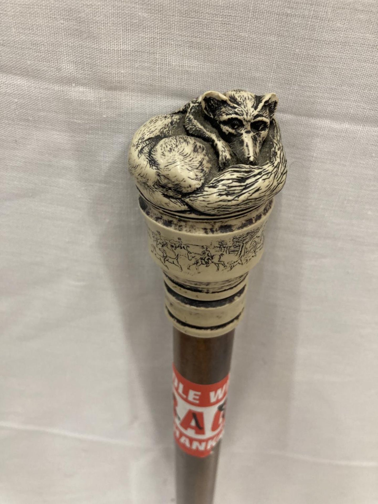 A WALKING CANE WITH A FOX FINIAL AND ENGRAVED HUNTING SCENE - Image 2 of 6