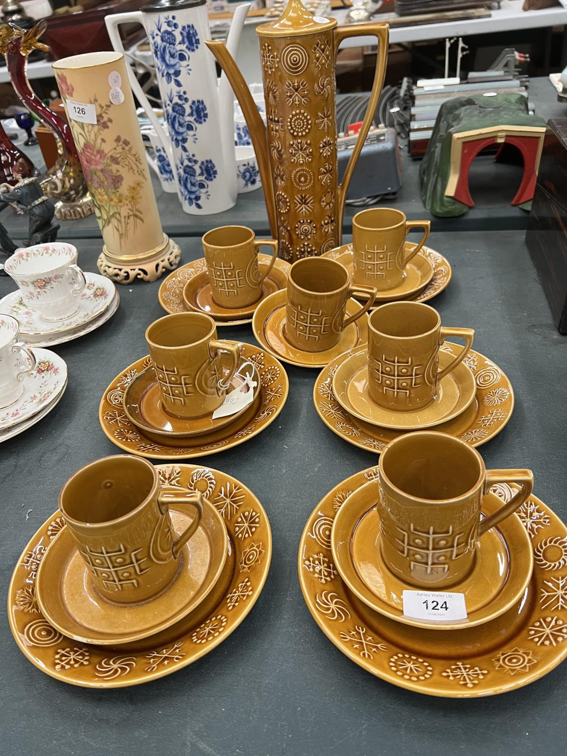 A PORTMEIRION 'TOTEM' COFFEE SET TO INCLUDE COFFEE POT, SIDE PLATES, CUPS AND SAUCERS