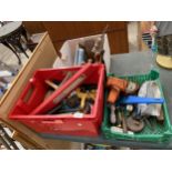 AN ASSORTMENT OF TOOLS TO INCLUDE HAMMERS, BRACE DRILLS AND WOOD PLANES ETC