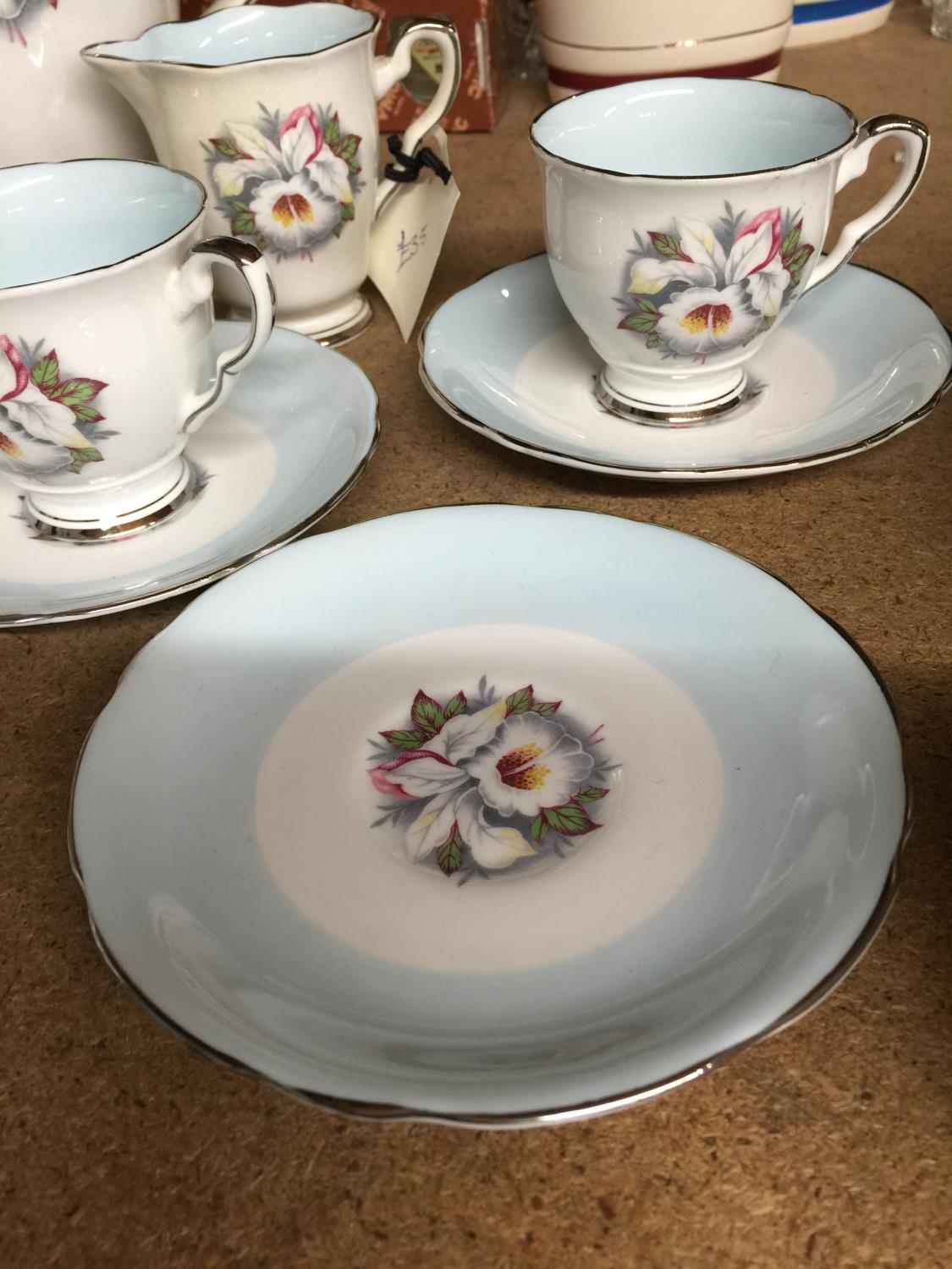 A ROYAL STAFFORD 'WHITE LADY' COFFEE SET TO INCLUDE COFFEE POT, CREAM JUG, SUGAR BOWL AND FIVE - Image 3 of 5