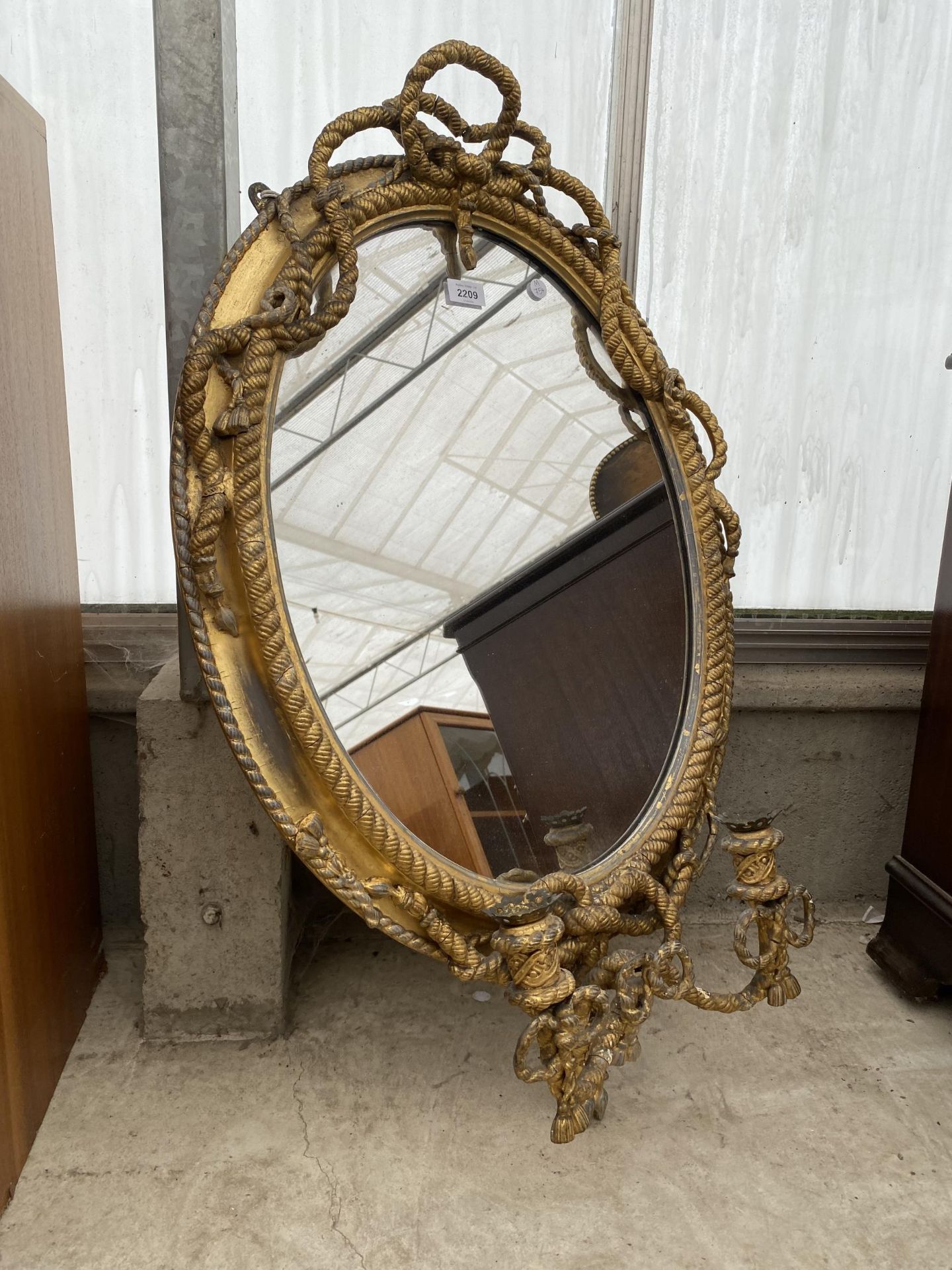 AN ELABORATE VICTORIAN GILT FRAMED MIRROR WITH ROPE DESIGN AND LOWER CANDLE HOLDERS - Image 4 of 6