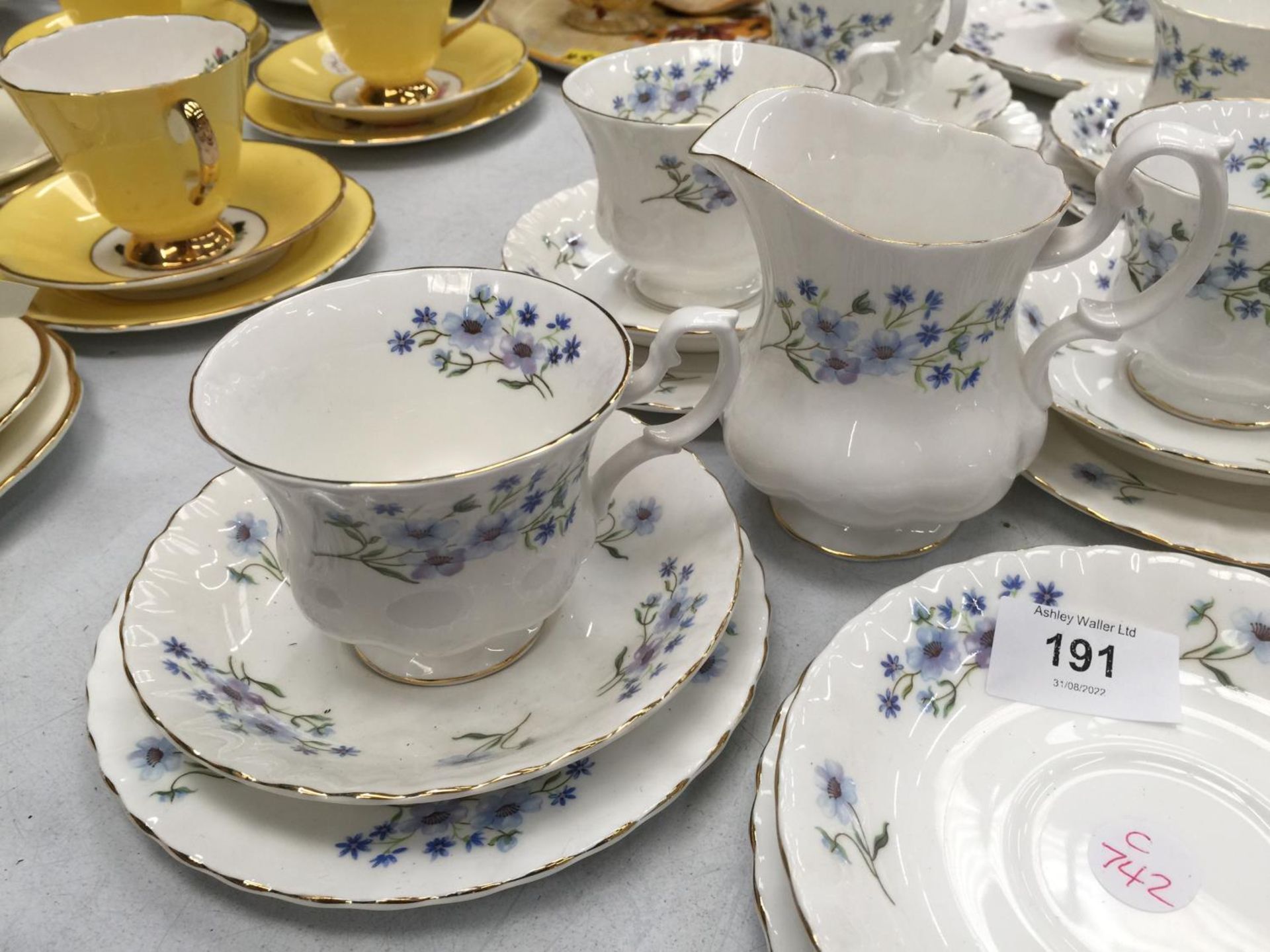 A RICHMOND 'BLUE ROCK' CHINA TEASET TO INCLUDE CUPS, SAUCERS, SIDE PLATES, SANDWICH PLATE CREAM - Image 2 of 6