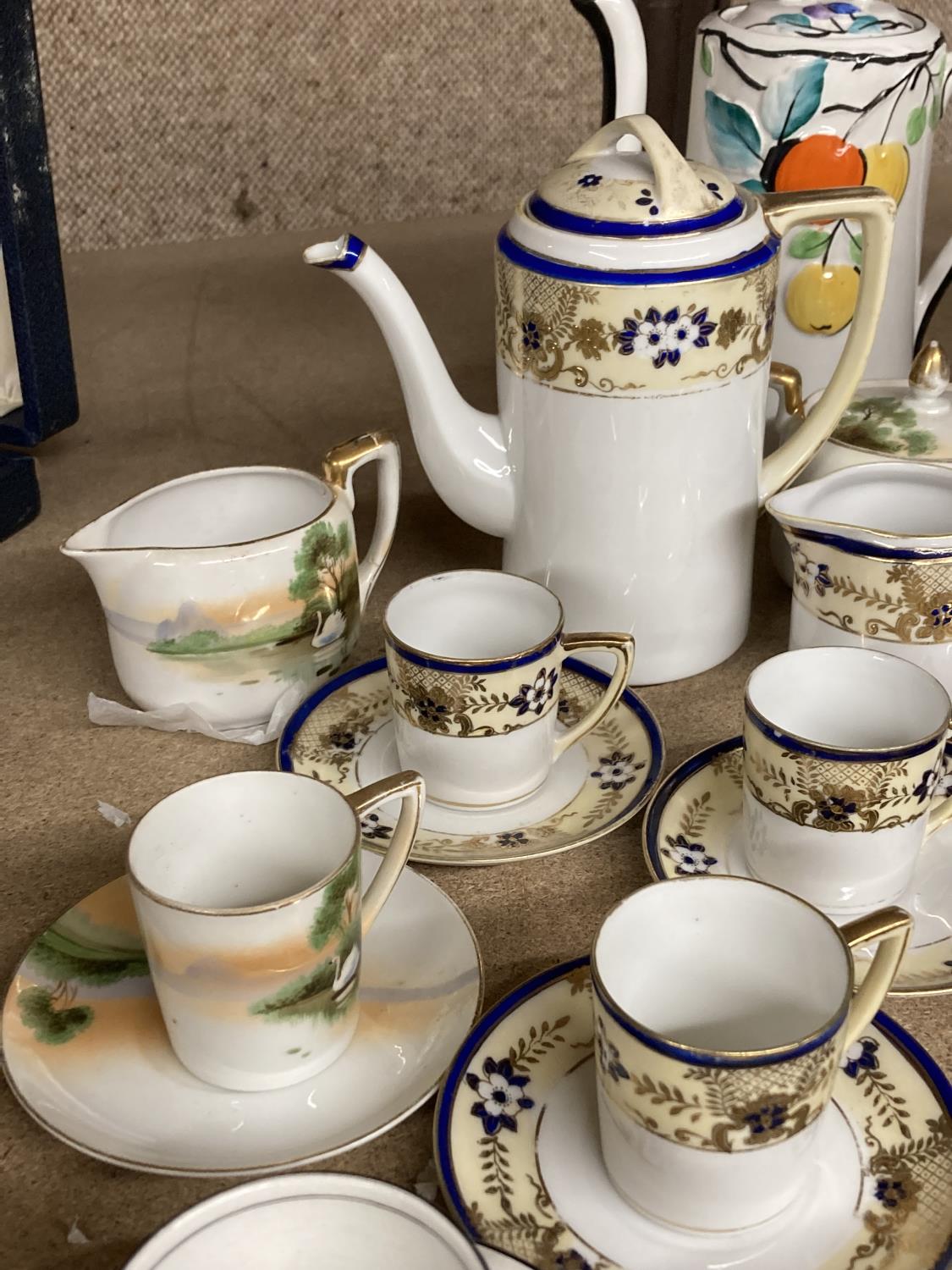 A QUANTITY OF TEAWARE TO INCLUDE A NORITAKE PART TEASET WITH COFFEE POT, CUPS, SAUCERS, CREAM JUG - Image 4 of 7