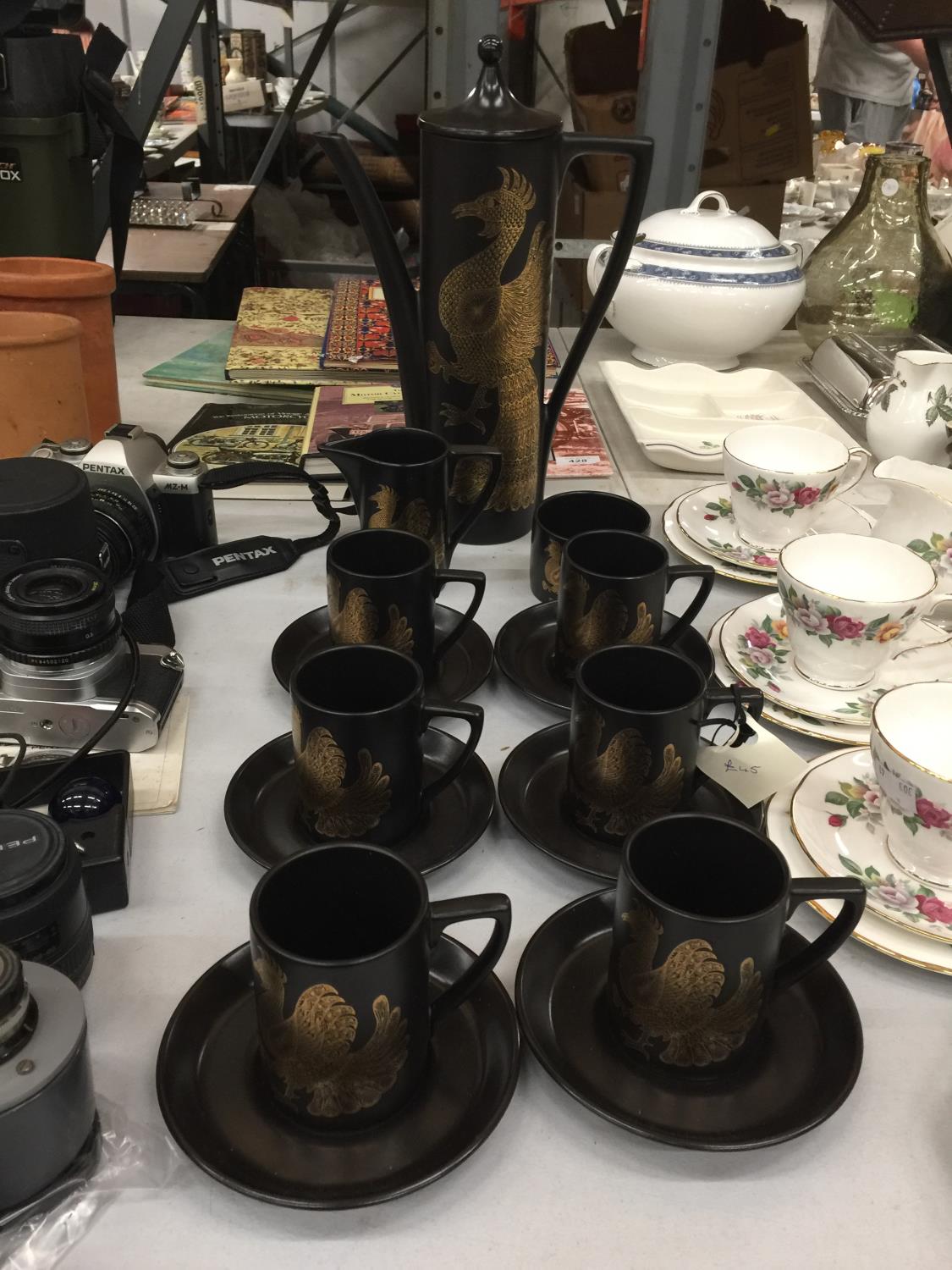A PORTMEIRION COFFEE SET IN THE 'PHOENIX' PATTERN TO INCLUDE COFFEE POT, CREAM JUG, SUGAR BOWL, CUPS