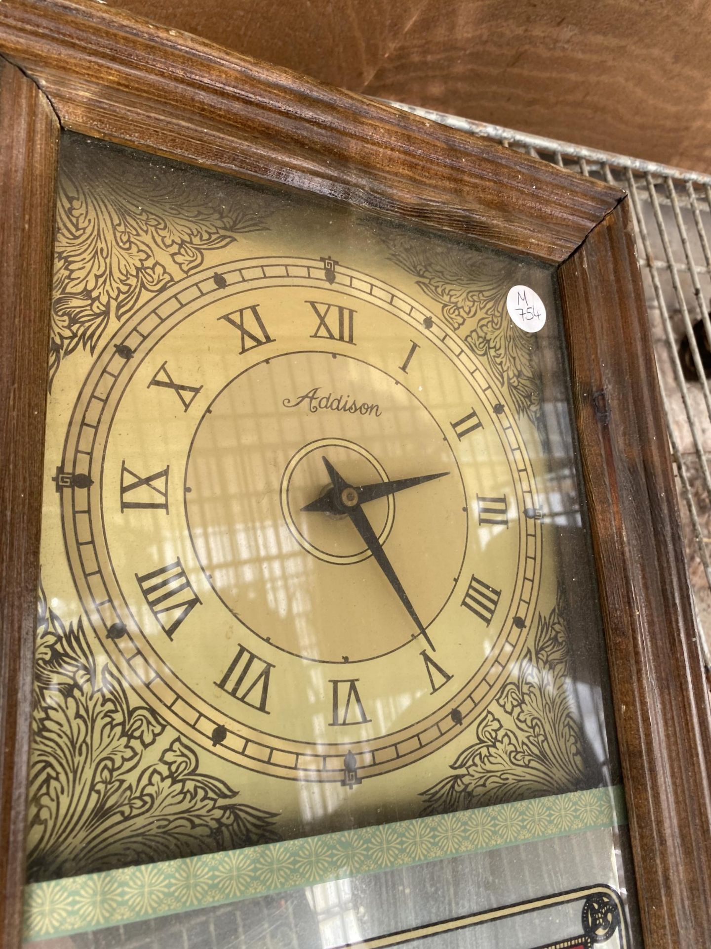 A VINTAGE WALL CLOCK WITH DECORATIVE MIRRORED DETAIL - Image 3 of 3