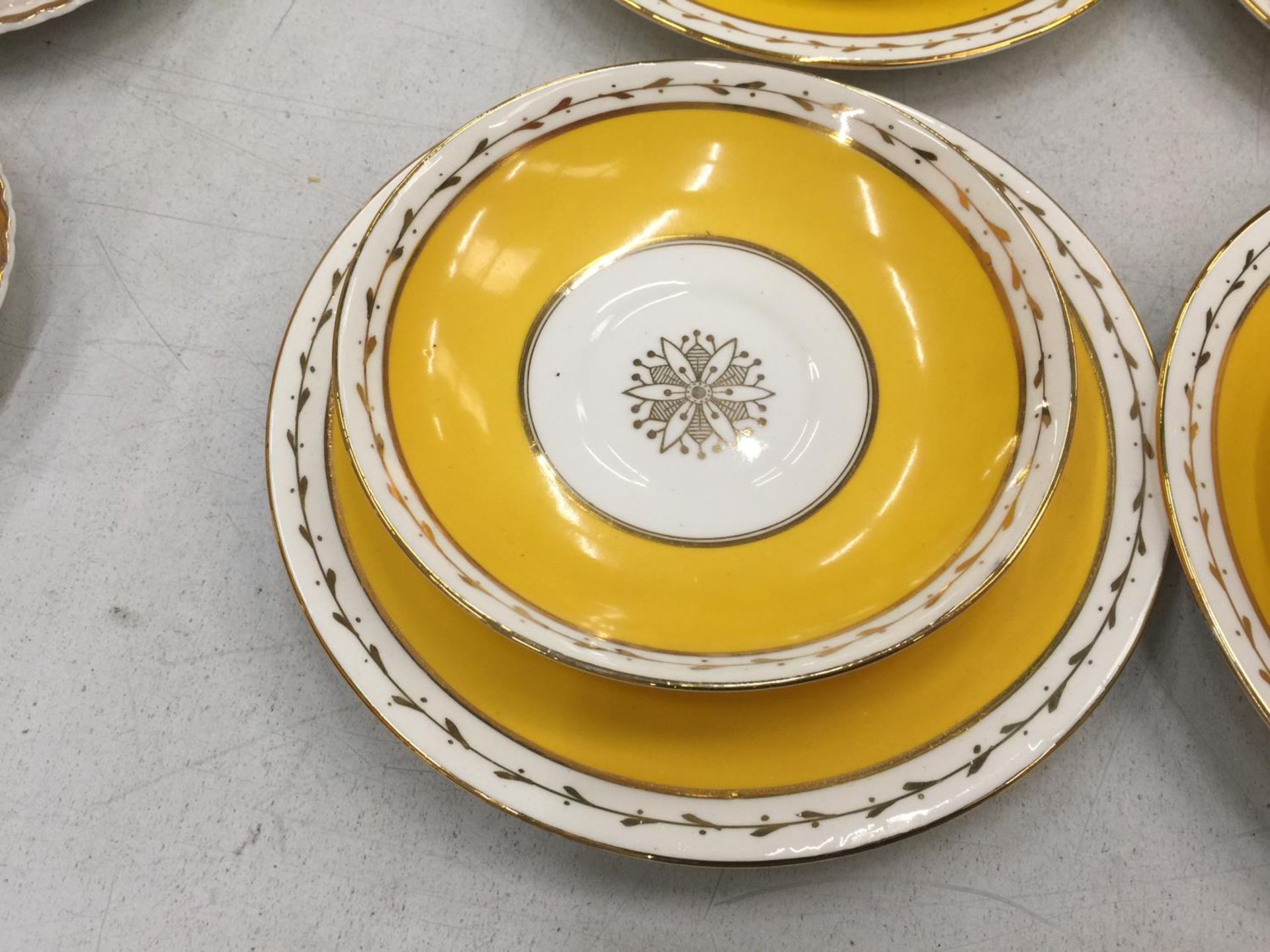 A QUANTITY OF WETLEY CHINA CUPS, SAUCERS AND PLATES IN A VIBRANT YELLOW AND GUILD COLOUR - Image 5 of 5