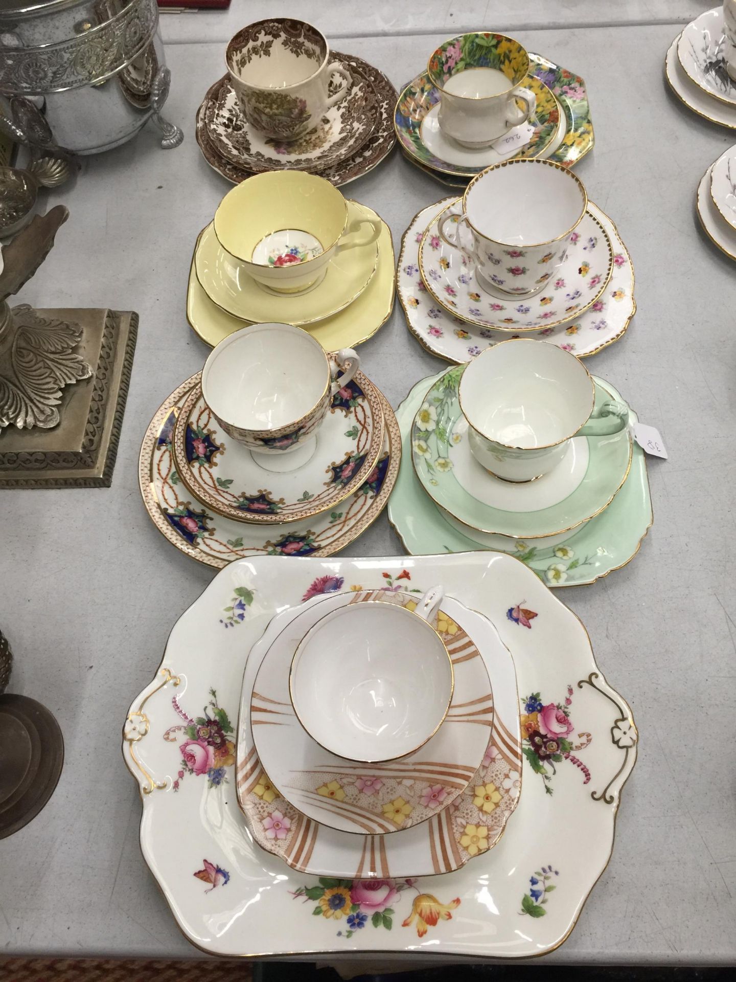 A QUANTITY OF CHINA TRIOS TO INCLUDE PARAGON, ROYAL STAFFORD 'ROSE PANSY', TUSCAN, ROYAL WORCESTER