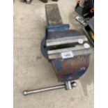 A LARGE HEAVY DUTY 6" BENCH VICE