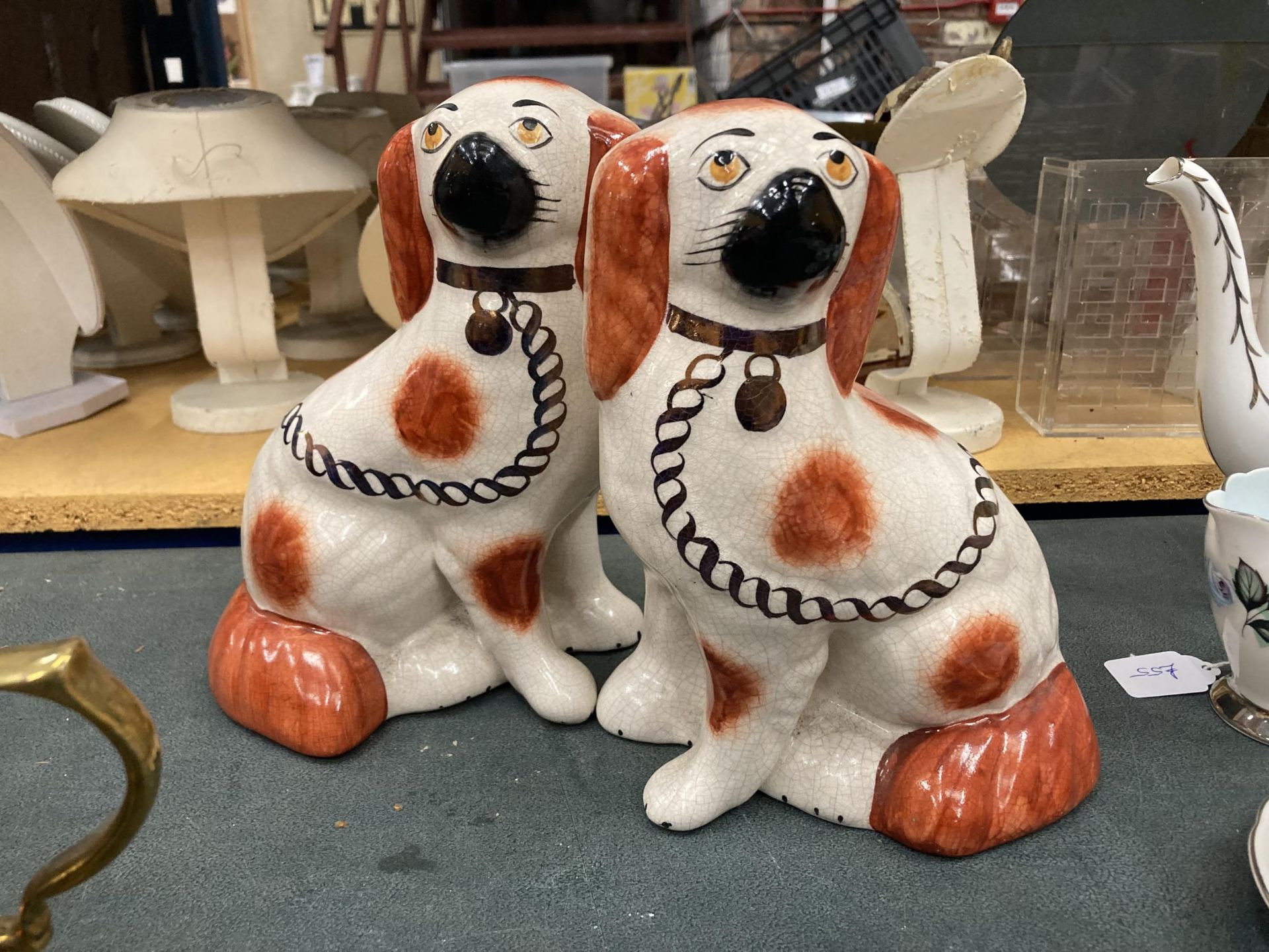 A PAIR OF STAFFORDSHIRE RED AND WHITE MANTLE DOGS HEIGHT 21CM