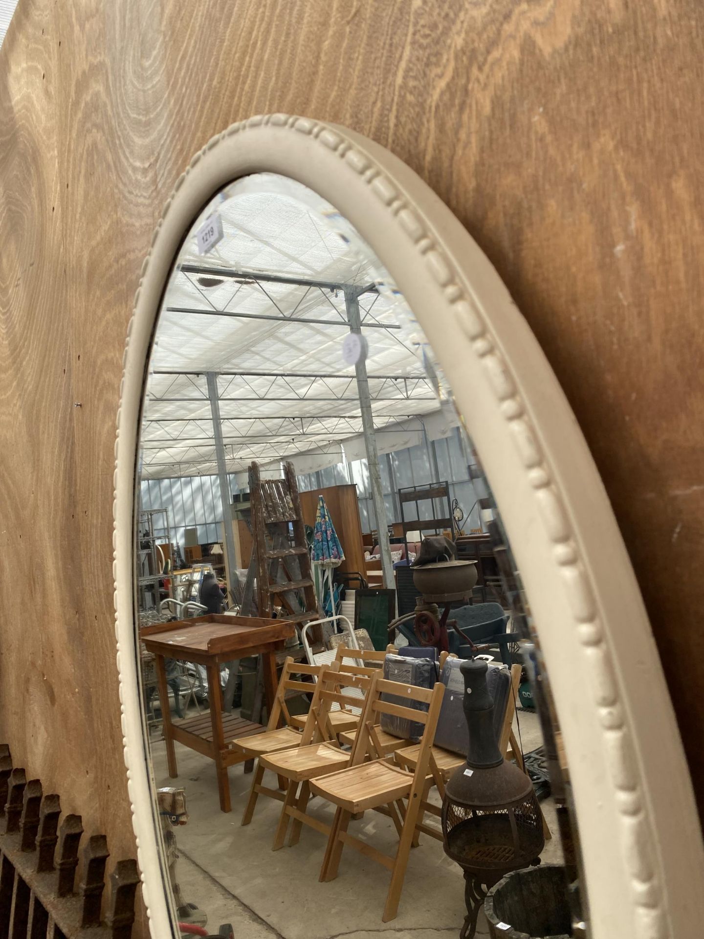 A DECORATIVE WOODEN FRAMED BEVELED EDGE WALL MIRROR - Image 2 of 4
