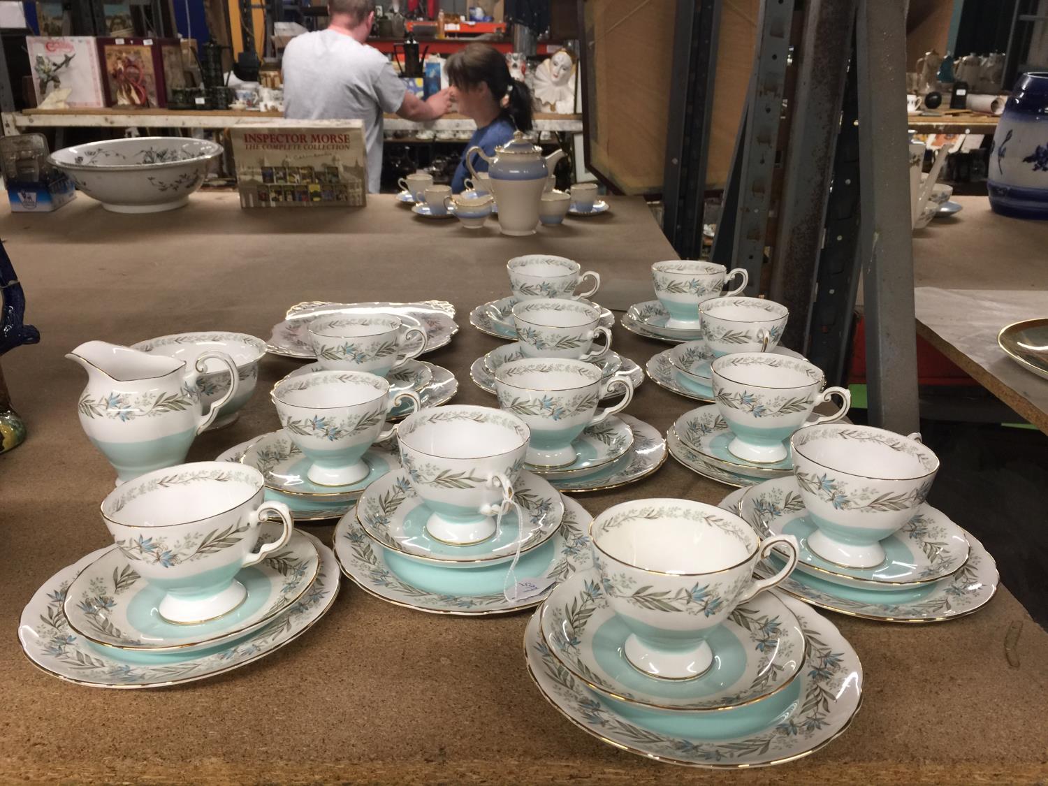 A LARGE QUANTITY OF TUSCAN 'FRESCO' CHINA CUPS, SAUCERS, PLATES, ETC