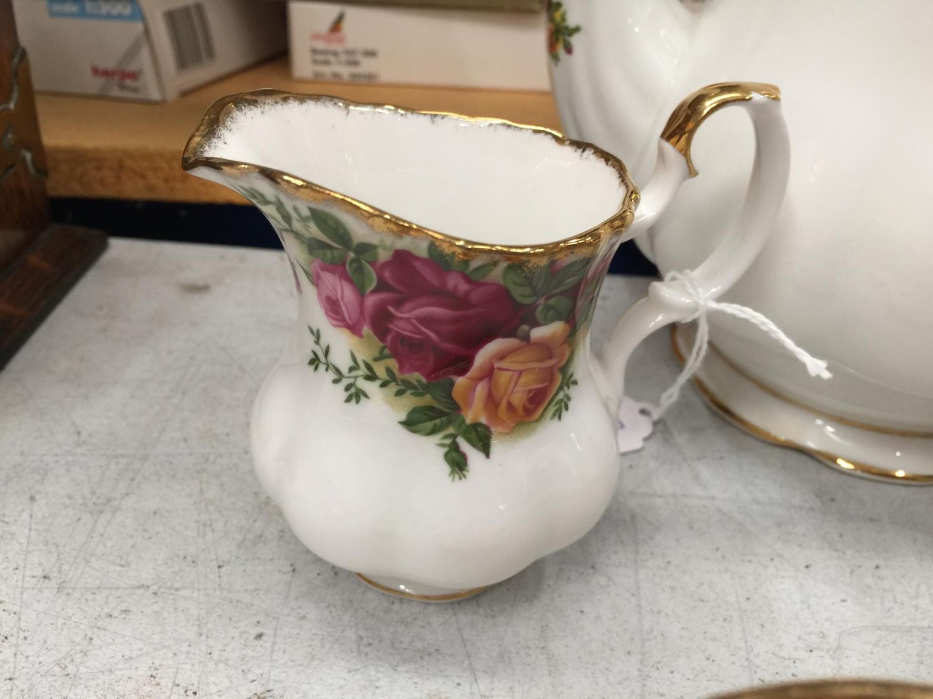 A ROYAL ALBERT OLD COUNTRY ROSES COFFEE SET TO INCLUDE CUPS AND SAUCERS, A COFFEE POT, CREAM JUG AND - Image 8 of 16