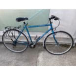 A VINTAGE DAWES SYNTHESIS GENTS BIKE WITH 21 SPEED GEAR SYSTEM