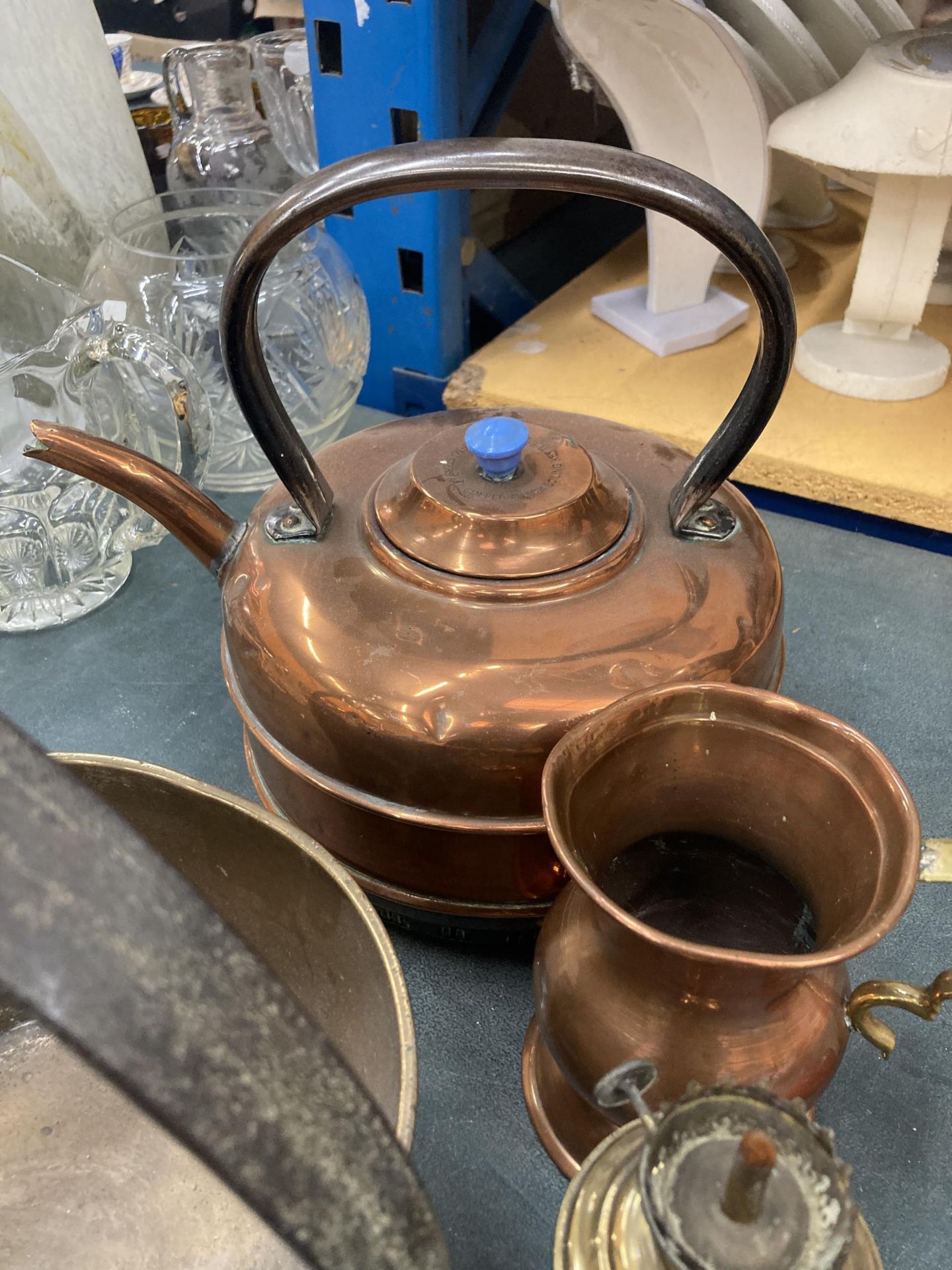 A MASTERS ALL COPPER QUICK BOILING KETTLE, BRASS JAM PAN, MINI OIL LAMP COPPER TANKARD, ETC - Image 2 of 4