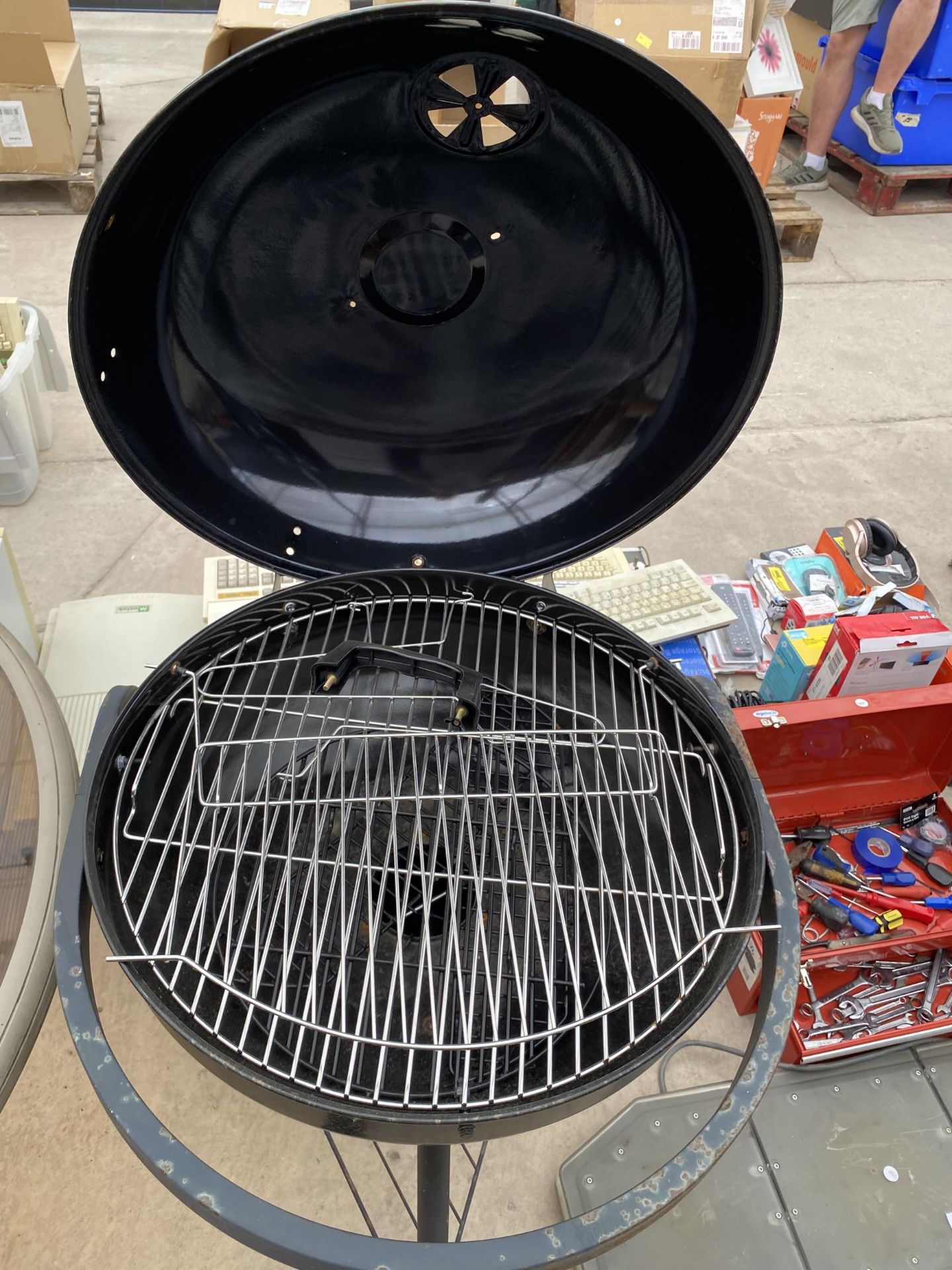 A CHARCOAL BBQ WITH TWO WHEELED BASE - Image 2 of 2