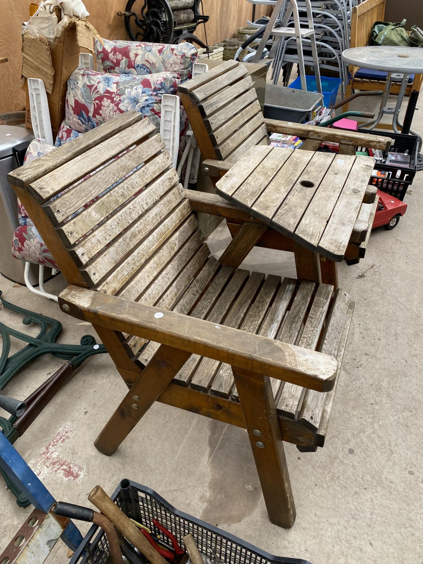 A TEAK GARDEN LOVE SEAT WITH MIDDLE TABLE SECTION - Image 3 of 3