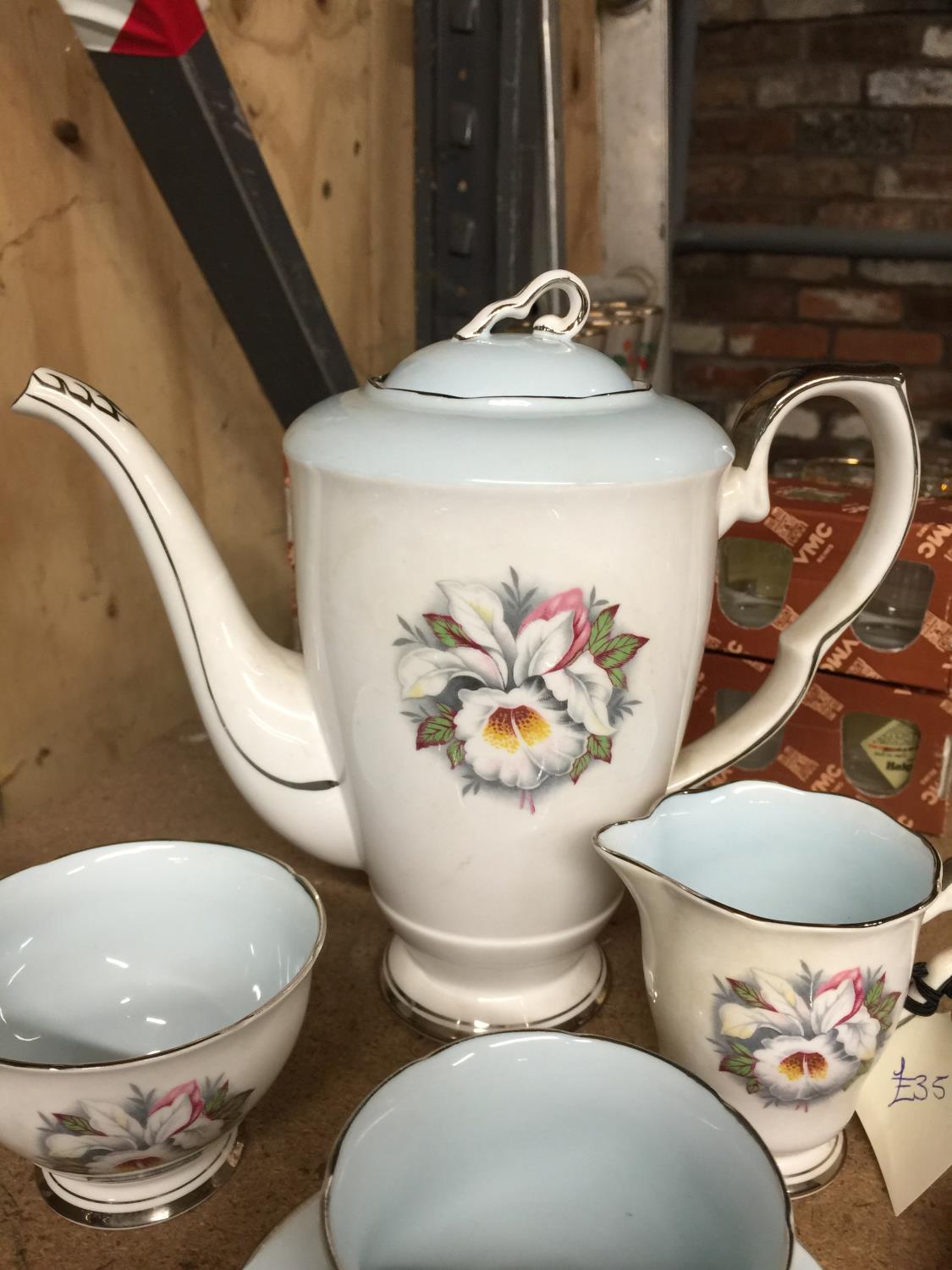 A ROYAL STAFFORD 'WHITE LADY' COFFEE SET TO INCLUDE COFFEE POT, CREAM JUG, SUGAR BOWL AND FIVE - Image 2 of 5