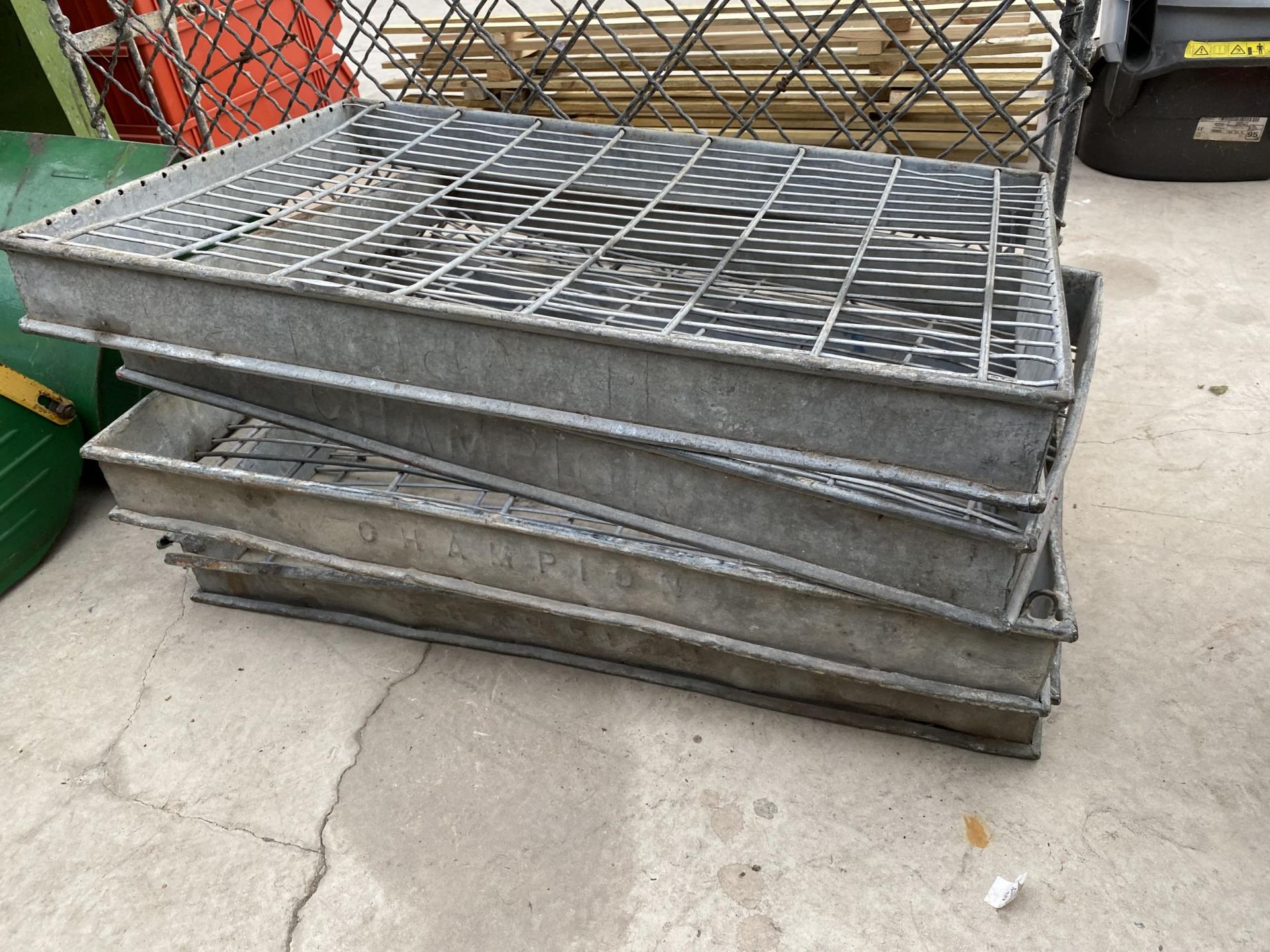 A VINTAGE GALVANISED WINE RACK AND FOUR GALVANISED GRATES - Image 4 of 5