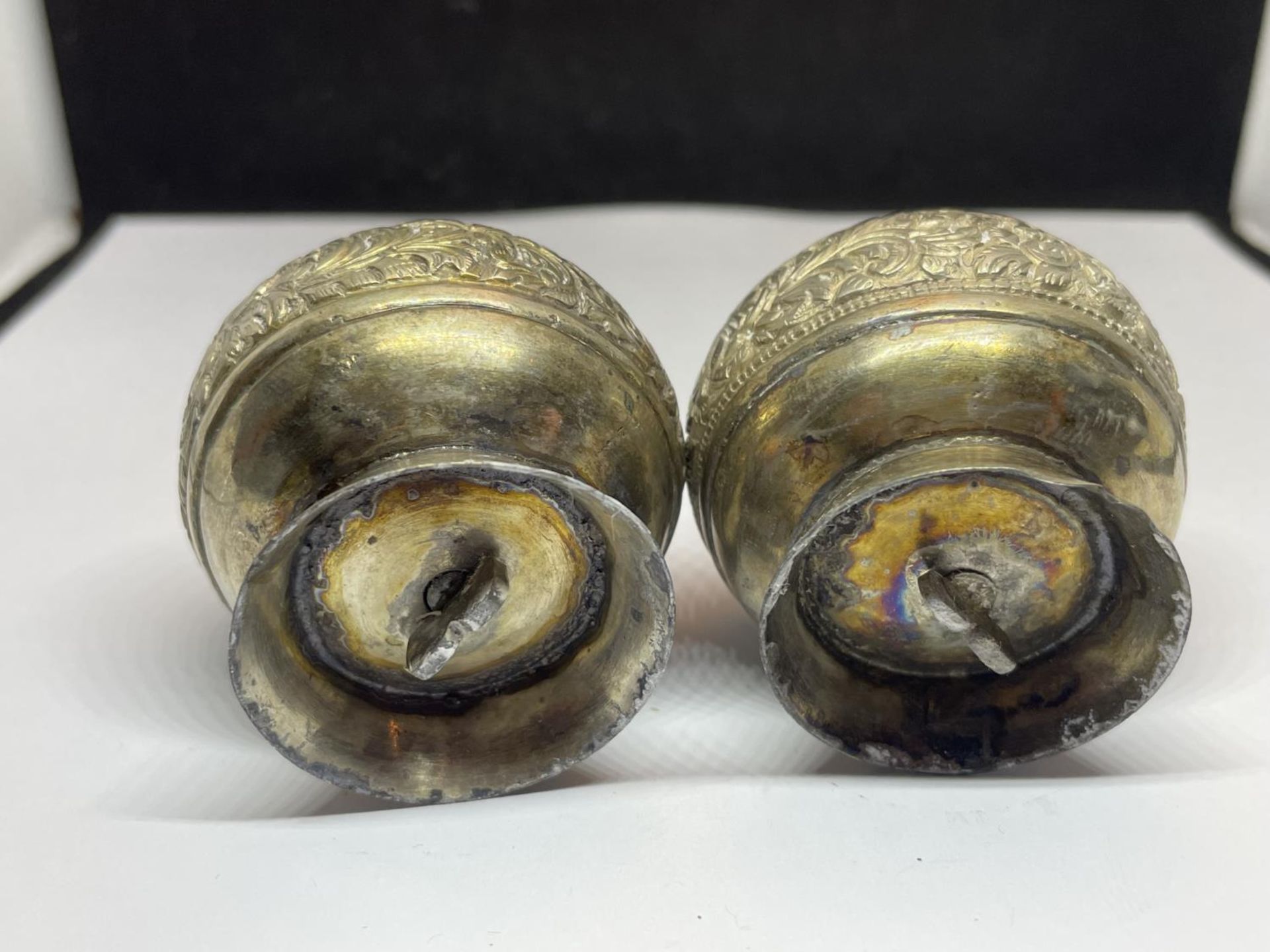 A PAIR OF ASIAN SILVER CRUETS - Image 3 of 3