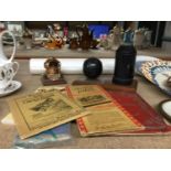 A COLLECTION OF ITEMS TO INCLUDE A VINTAGE FRENCH BOOK OF LANDMARKS, TWO MODELS ON PLINTHS,