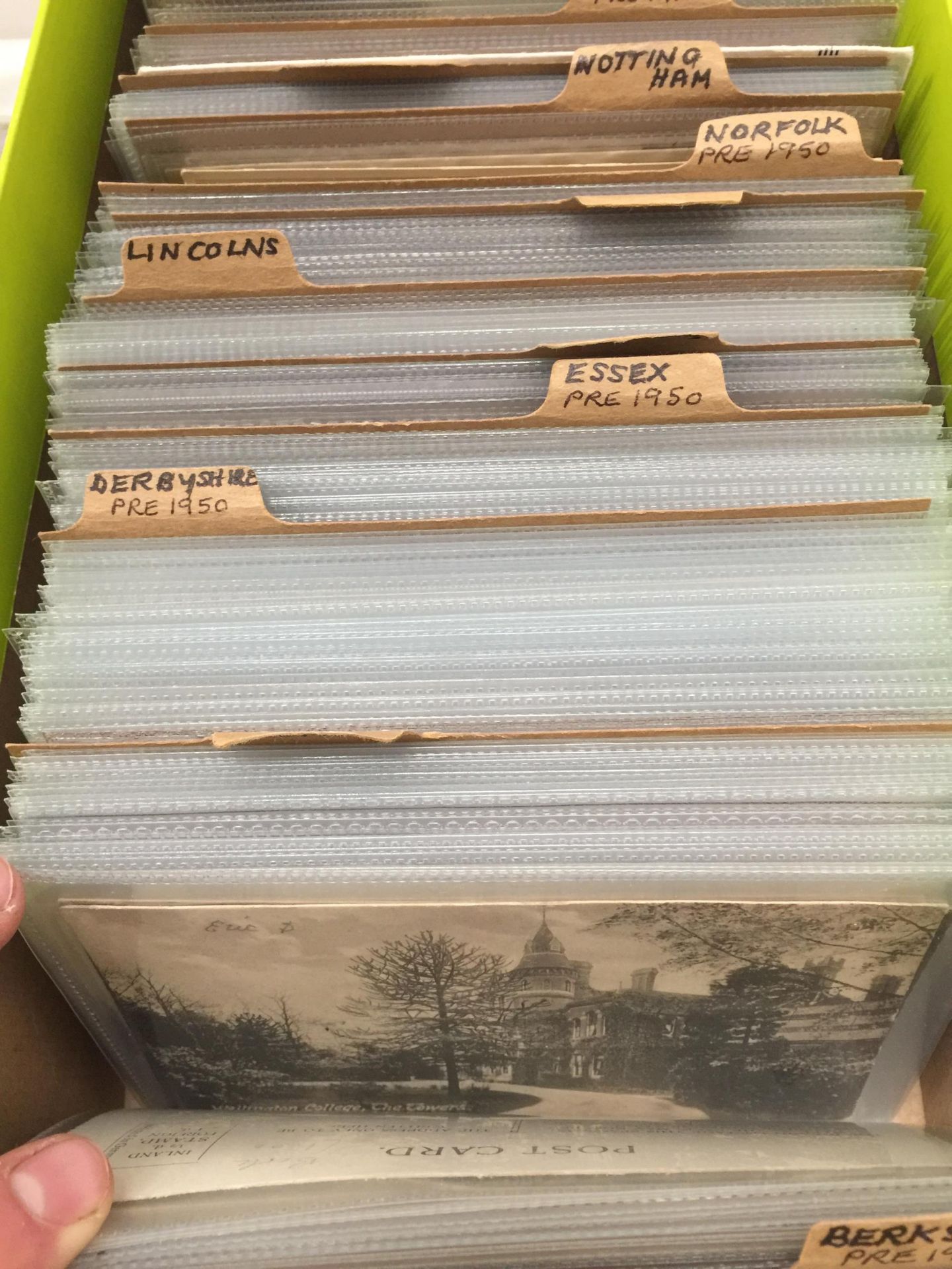 A LARGE COLLECTION OF VINTAGE POSTCARDS IN PROTECTIVE SLEEVES TO INCLUDE BEDFORD, BERKSHIRE, - Image 10 of 10