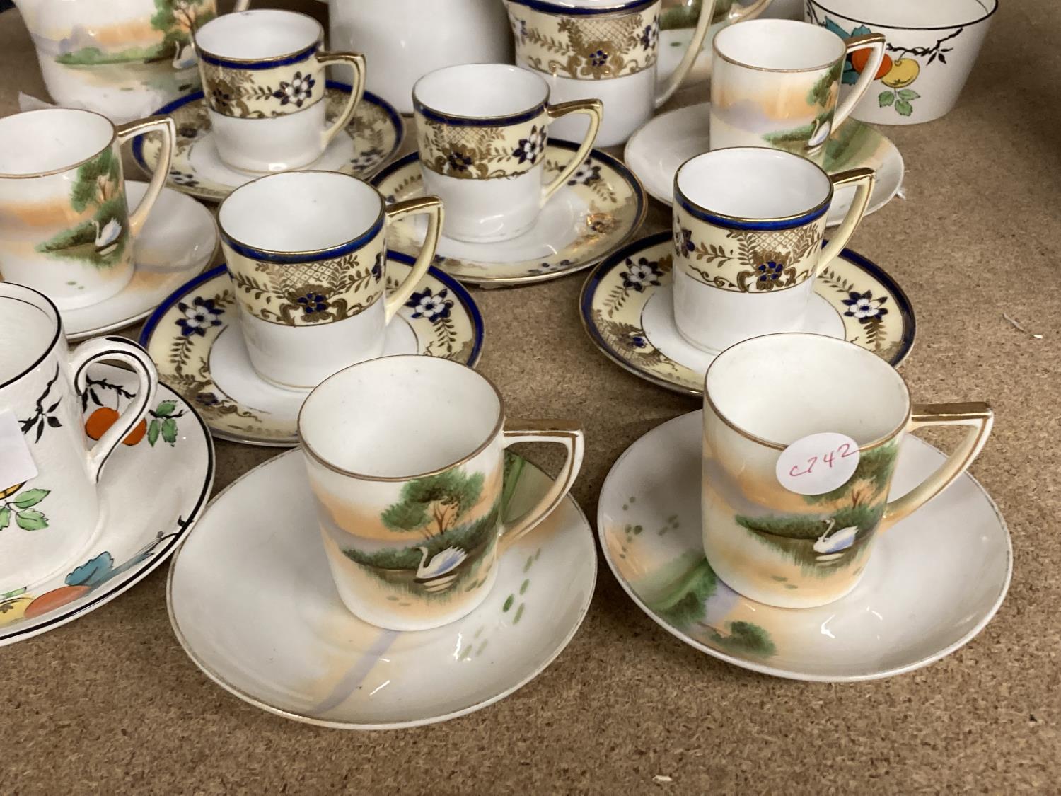 A QUANTITY OF TEAWARE TO INCLUDE A NORITAKE PART TEASET WITH COFFEE POT, CUPS, SAUCERS, CREAM JUG - Image 2 of 7