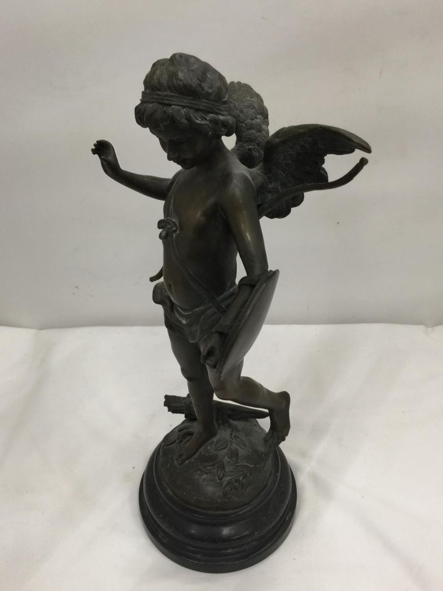 A LATE 19TH CENTURY FRENCH BRONZE FIGURE OF CUPID WITH BOW AND SHIELD ON A MARBLE BASE SIGNED - Image 9 of 12