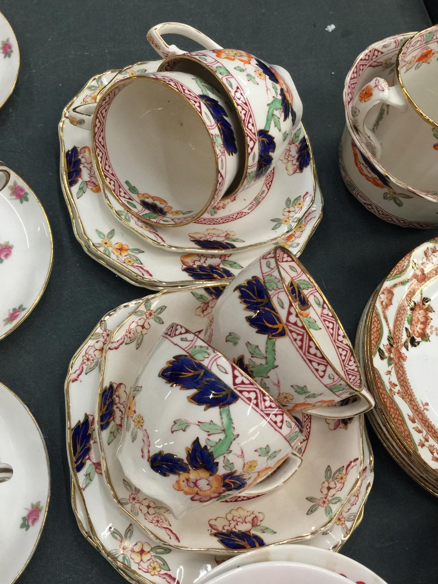 A LARGE QUANTITY OF VINTAGE CHINA AND PORCELAIN CUPS AND SAUCERS TO INCLUDE ROYAL DOULTON, ALFRED - Image 8 of 8