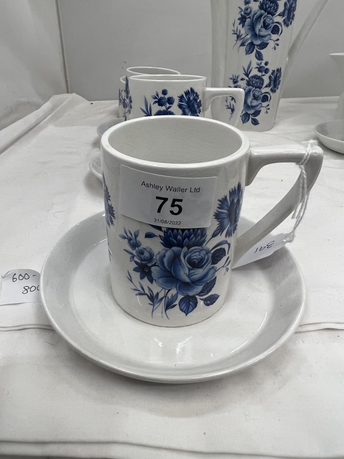 A PORTMEIRION COFFEE SET IN A BLUE AND WHITE FLORAL PATTERN TO INCLUDE COFFEE POT, SUGAR BOWL, CREAM - Image 3 of 4