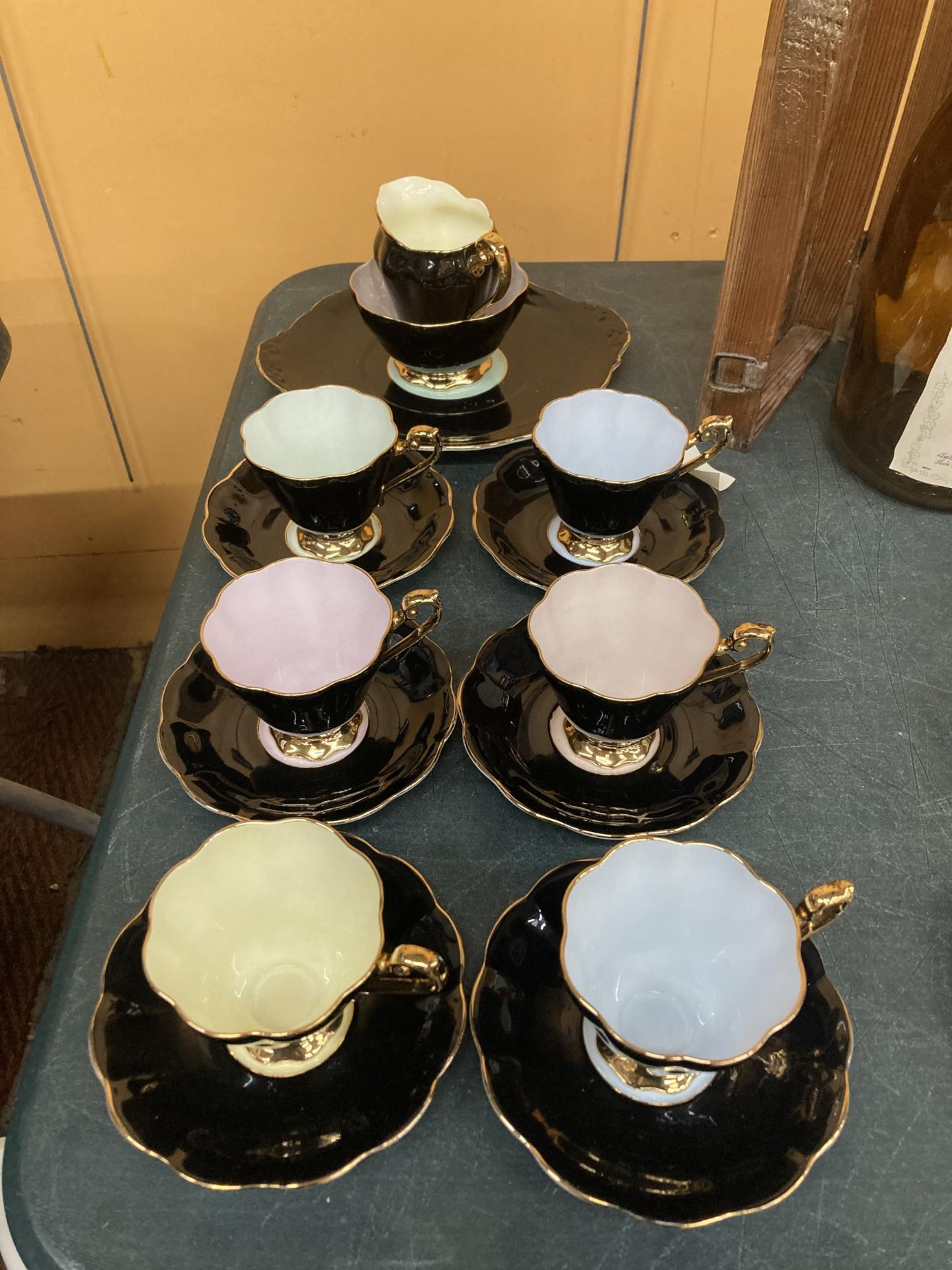 A VINTAGE ROYAL STANDARD 'HARLEQUIN' TEASET - BLACK WITH DIFFERENT COLOURED INTERIORS- TO INCLUDE