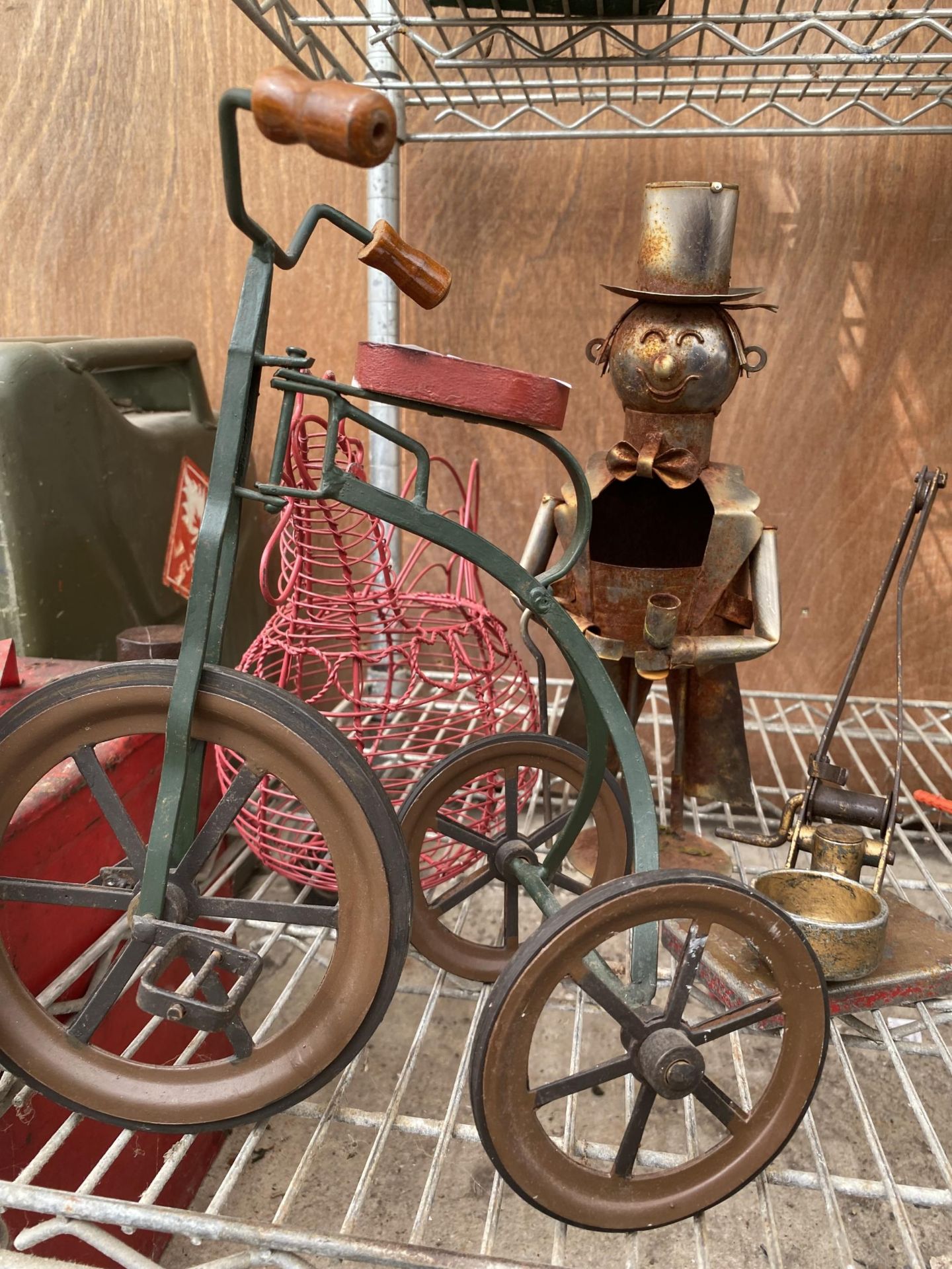 A COLLECTION OF ITEMS TO INCLUDE A WIRE EGG CROCK, A TIN MAN AND A TRICYCLE ETC - Image 2 of 5