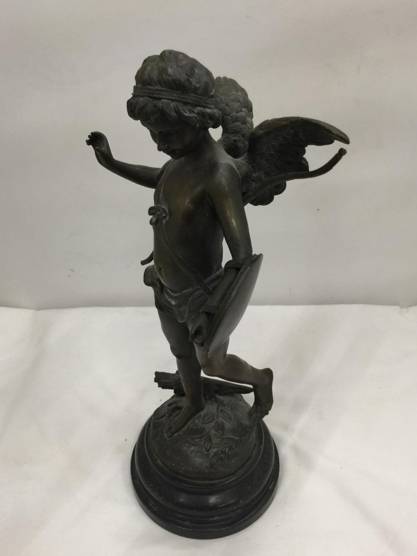 A LATE 19TH CENTURY FRENCH BRONZE FIGURE OF CUPID WITH BOW AND SHIELD ON A MARBLE BASE SIGNED - Image 10 of 12