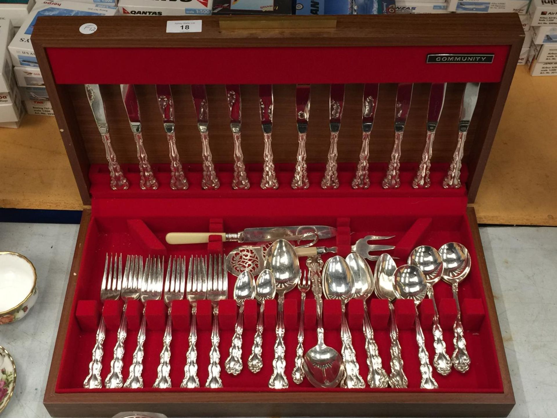 A 48 PIECE COMMUNITY FLATWARE SET IN DISPLAY CASE - Image 2 of 12