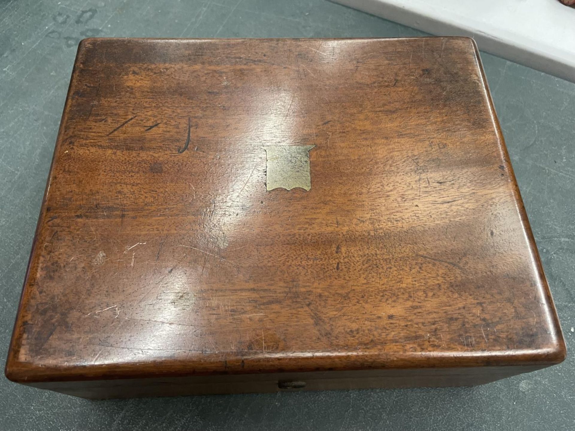 VARIOUS COINS IN A MAHOGANY WRITING SLOPE - Image 7 of 8