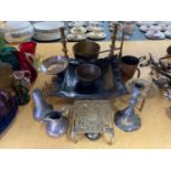 A QUANTITY OF METALWARE TO INCLUDE BRASS TRIVETS, CANDLESTICKS, BRASS PAN, PEWTER JUG AND SUGAR