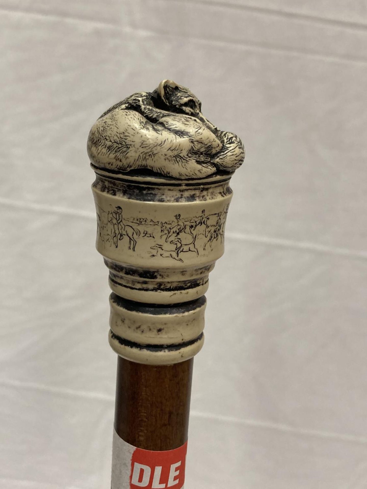 A WALKING CANE WITH A FOX FINIAL AND ENGRAVED HUNTING SCENE - Image 4 of 6