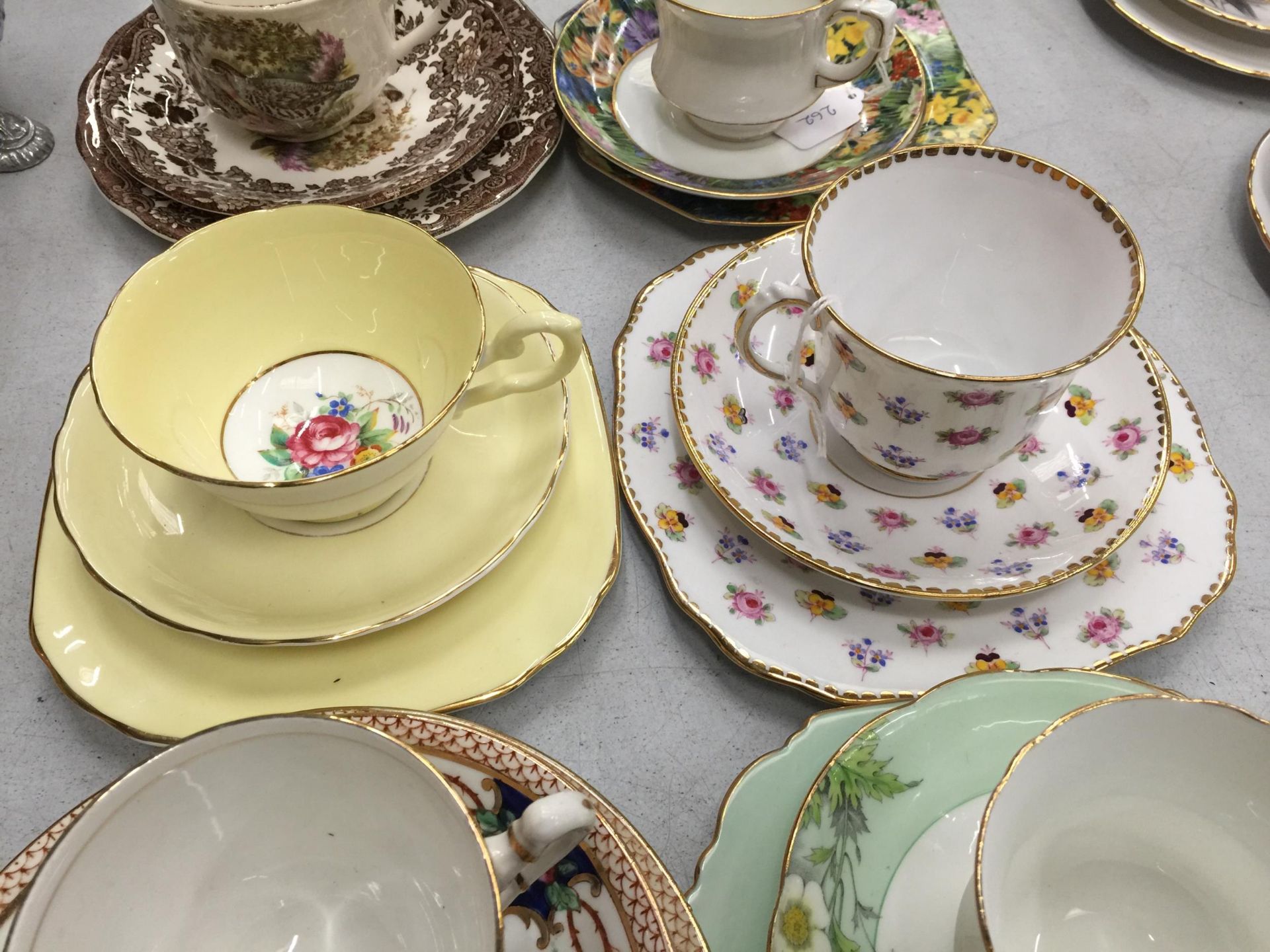 A QUANTITY OF CHINA TRIOS TO INCLUDE PARAGON, ROYAL STAFFORD 'ROSE PANSY', TUSCAN, ROYAL WORCESTER - Image 3 of 6