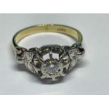 AN 18 CARAT GOLD AND PLATINUM DIAMOND SOLITAIRE RING SIZE M/N IN A PRESENTATION BOX