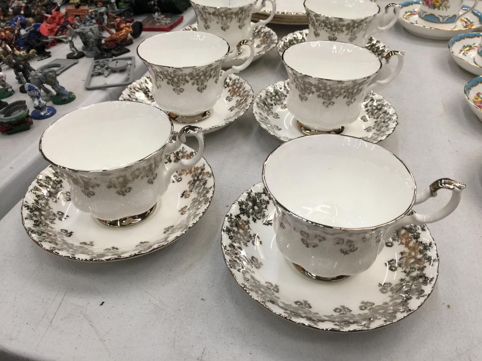 A QUANTITY OF ROYAL ALBERT CHINA TO INCLUDE WHITE AND SILVER GILD CUPS AND SAUCERS AND TWO 'DIMITY - Image 2 of 6