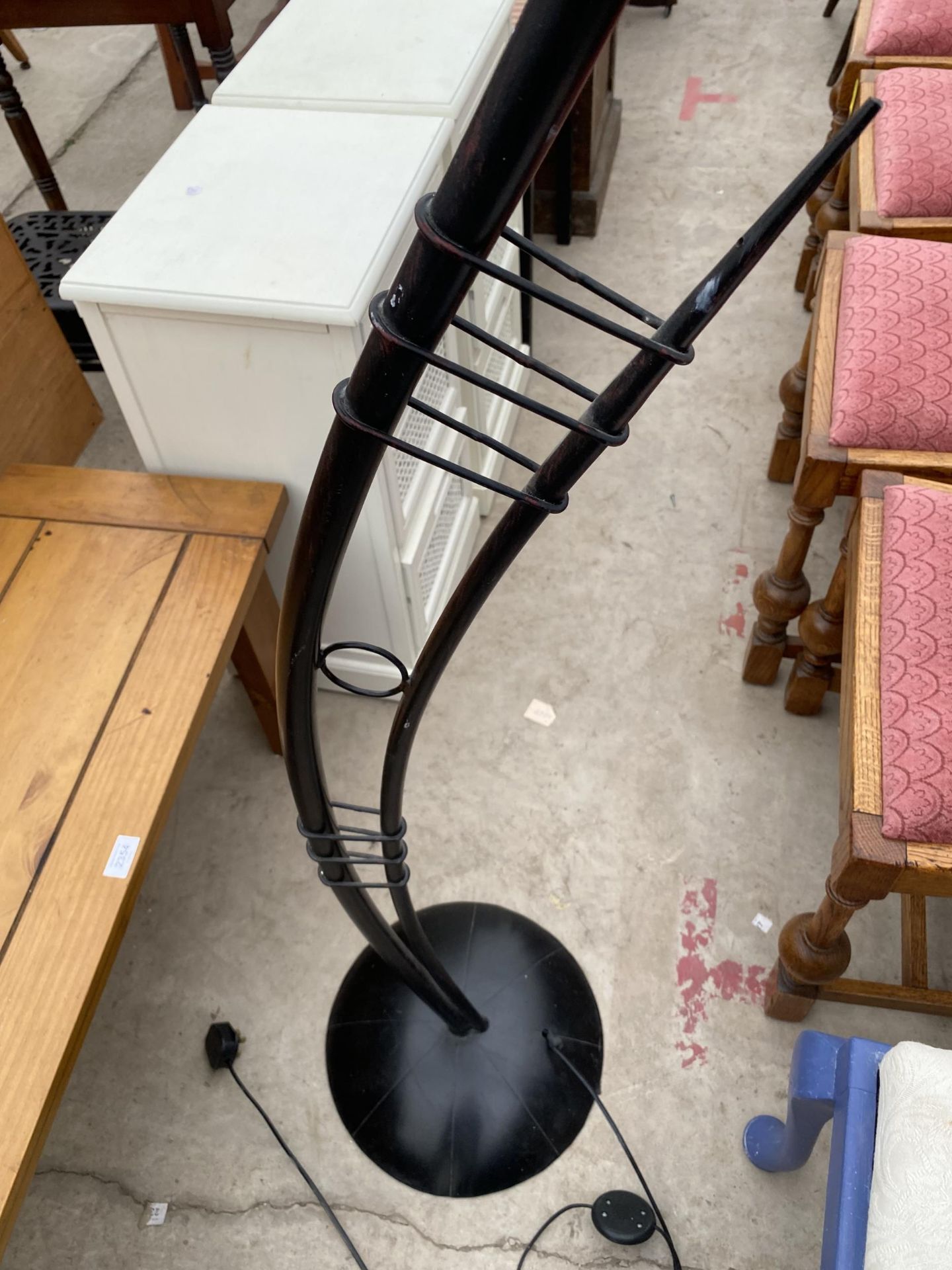 A MODERN BLACK METAL STANDARD LAMP - Image 3 of 3