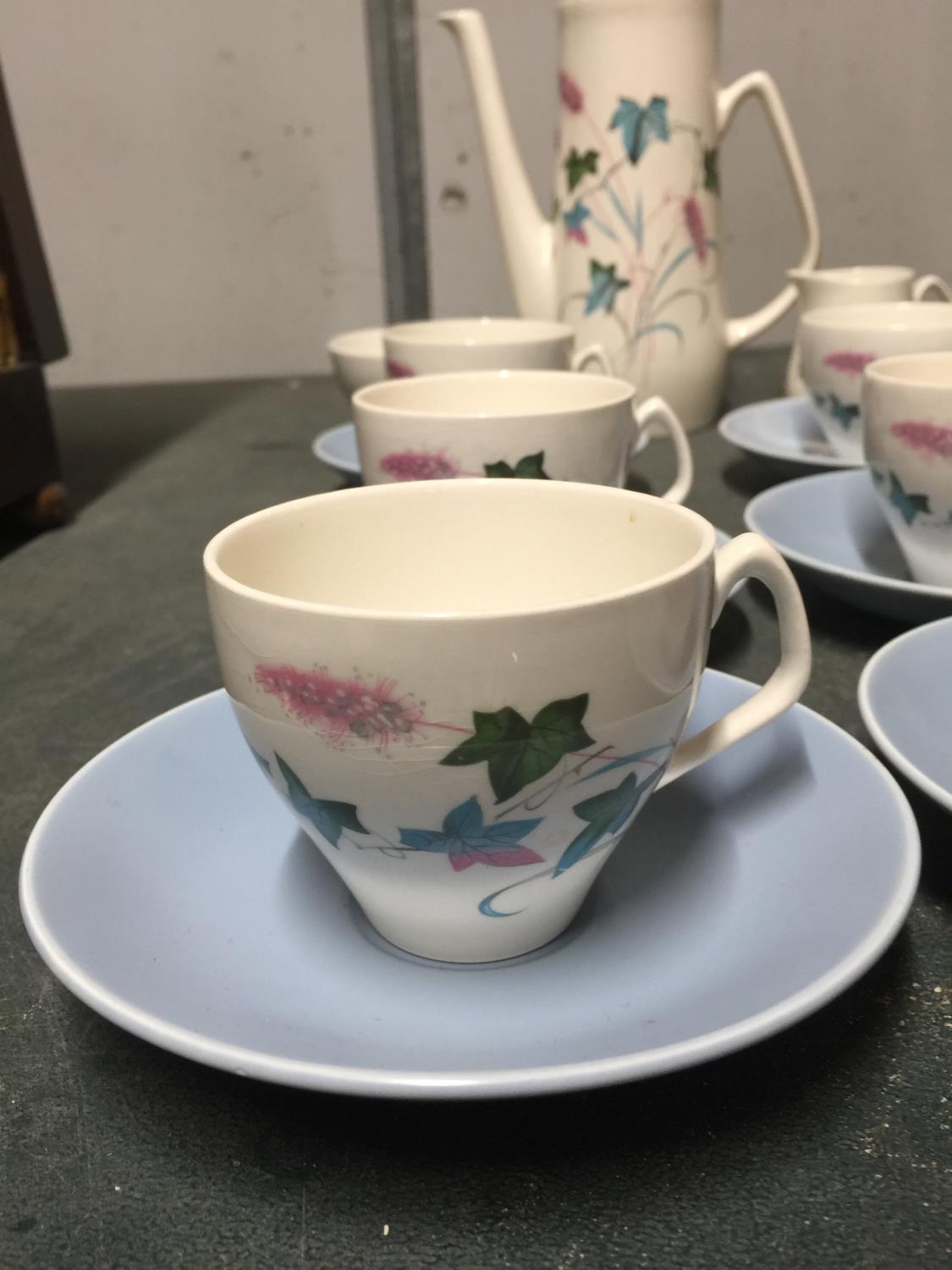 A STAFFORDSHIRE 'FERONA' COFFEE SET TO INCLUDE A COFFEE POT, CREAM JUG, SUGAR BOWL, CUPS AND SAUCERS - Image 3 of 4