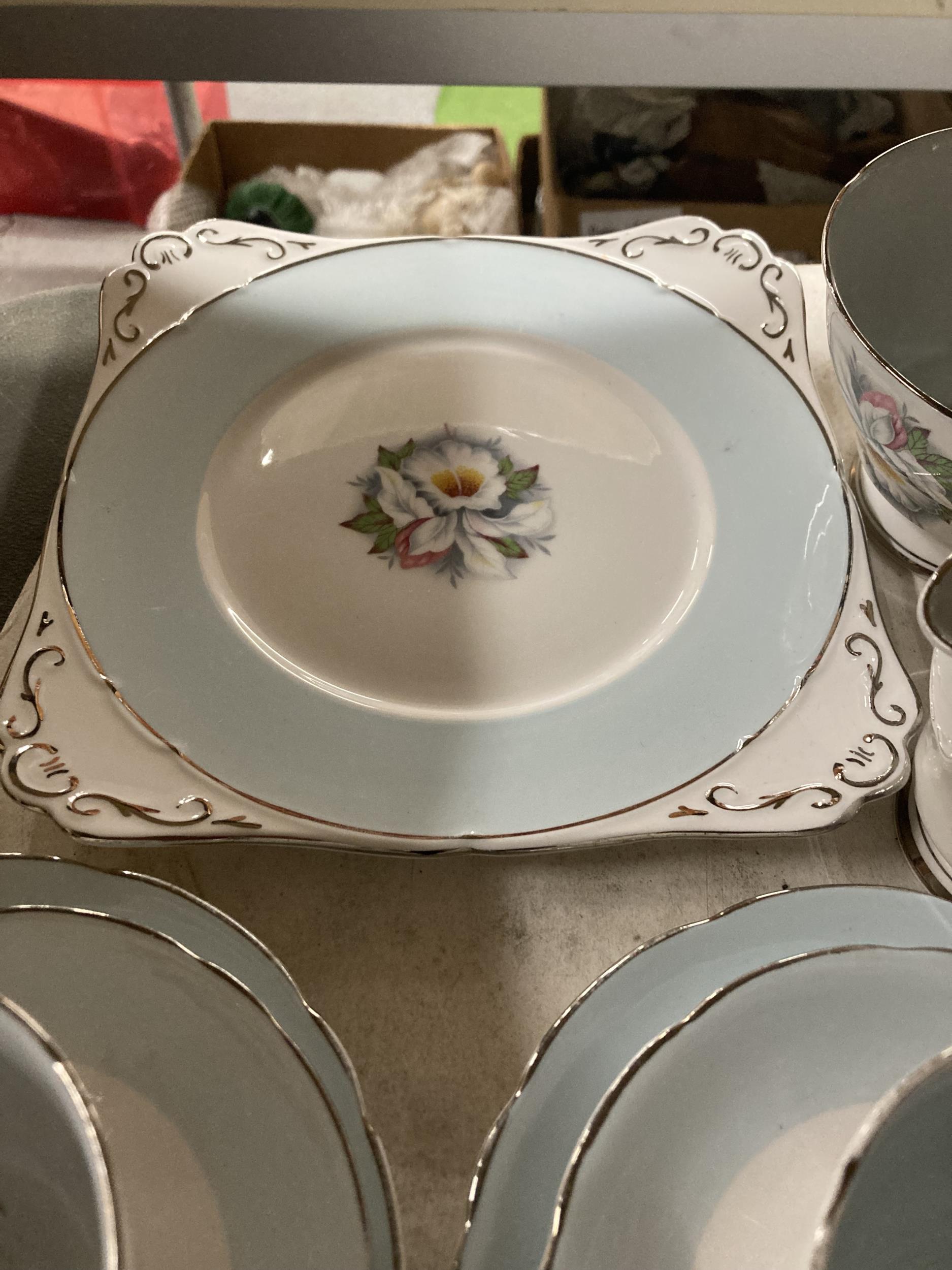 A ROYAL STAFFORD 'WHITE LADY' TEASET TO INCLUDE A CAKE PLATE, CUPS, SAUCERS, SIDE PLATES, CREAM - Image 4 of 4