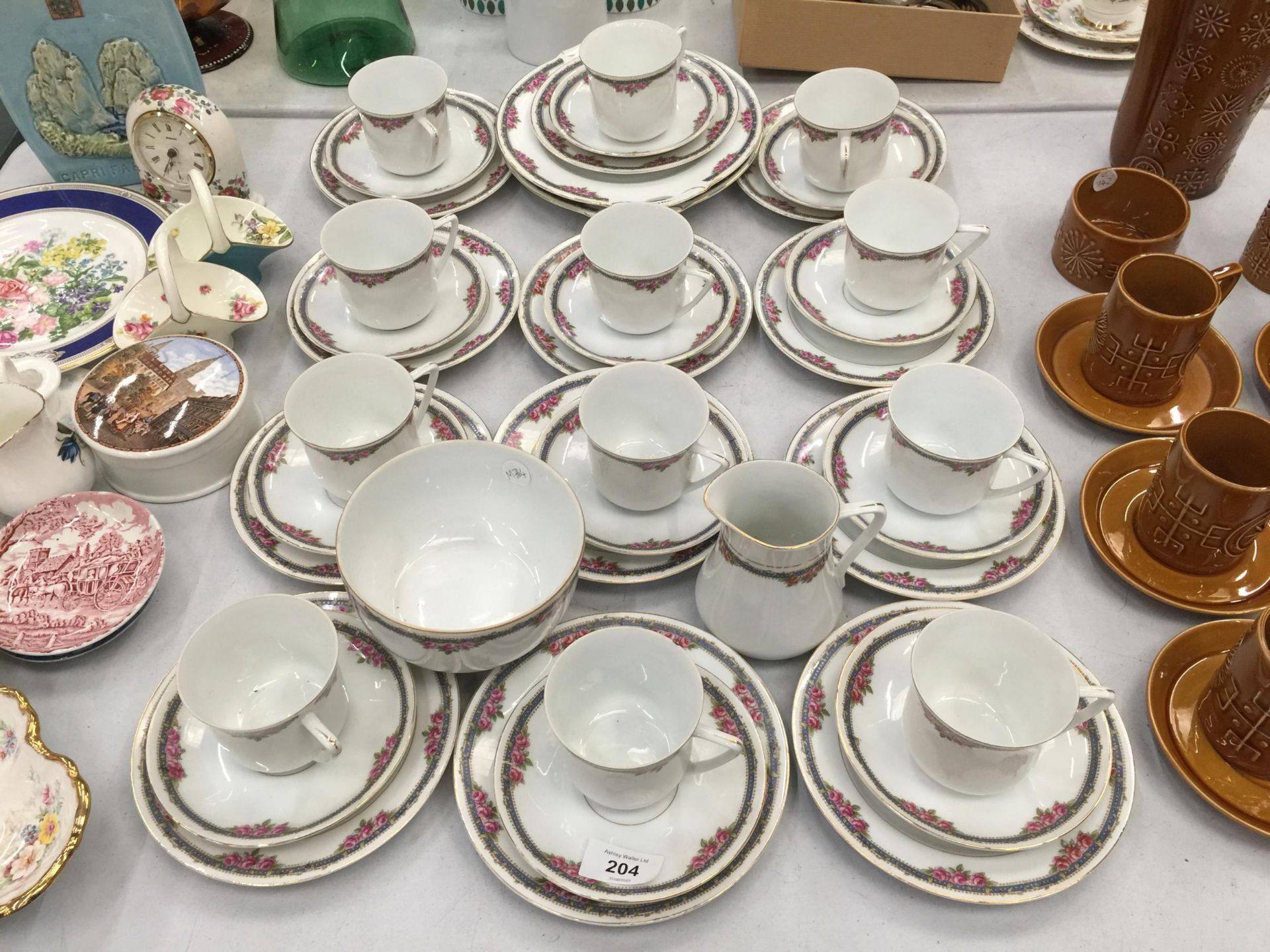 A LARGE QUANTITY OF TEAWARE TO INCLUDE CUPS, SAUCERS, PLATES, CREAM JUG AND SUGAR BOWL
