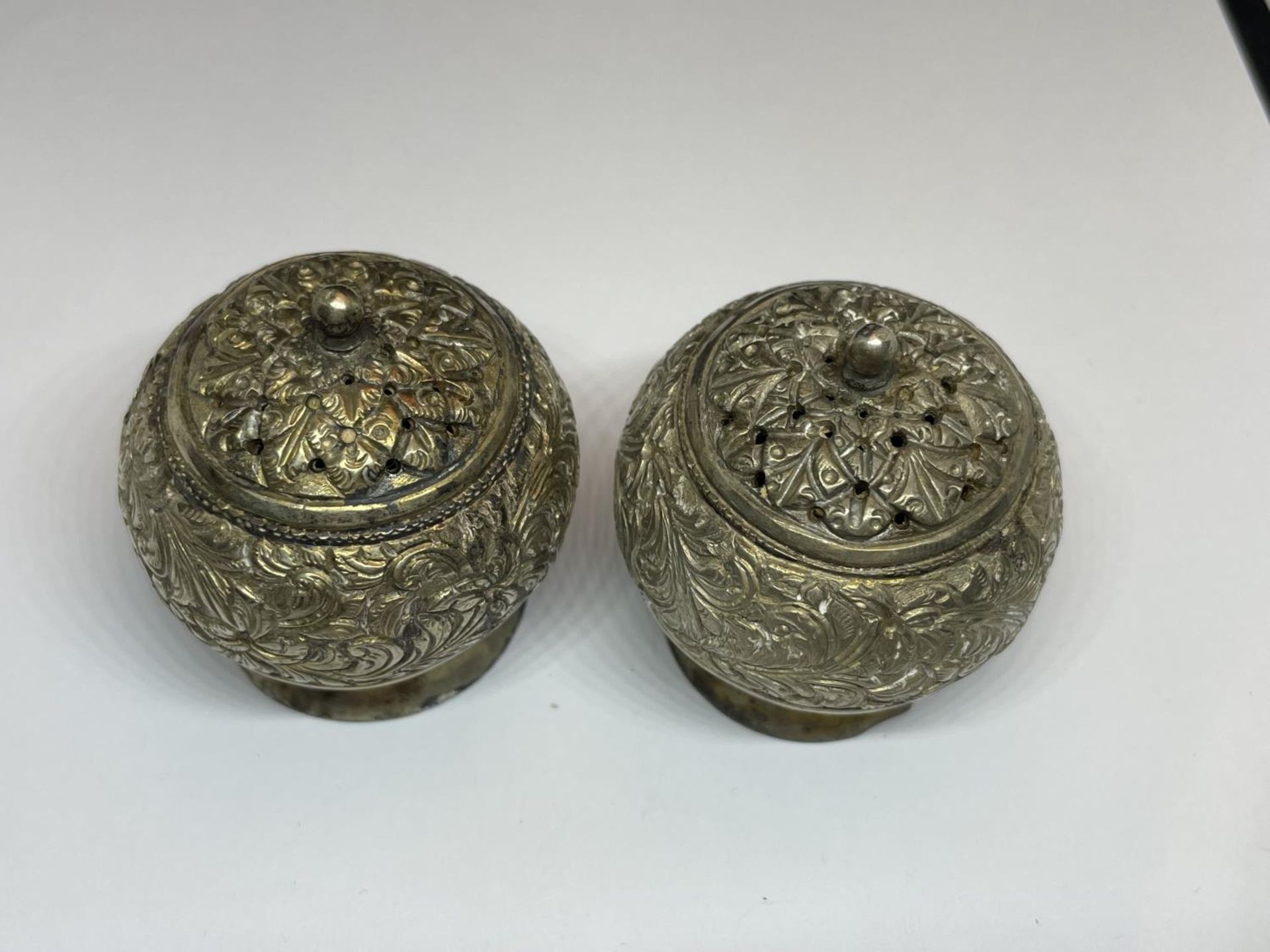 A PAIR OF ASIAN SILVER CRUETS - Image 2 of 3