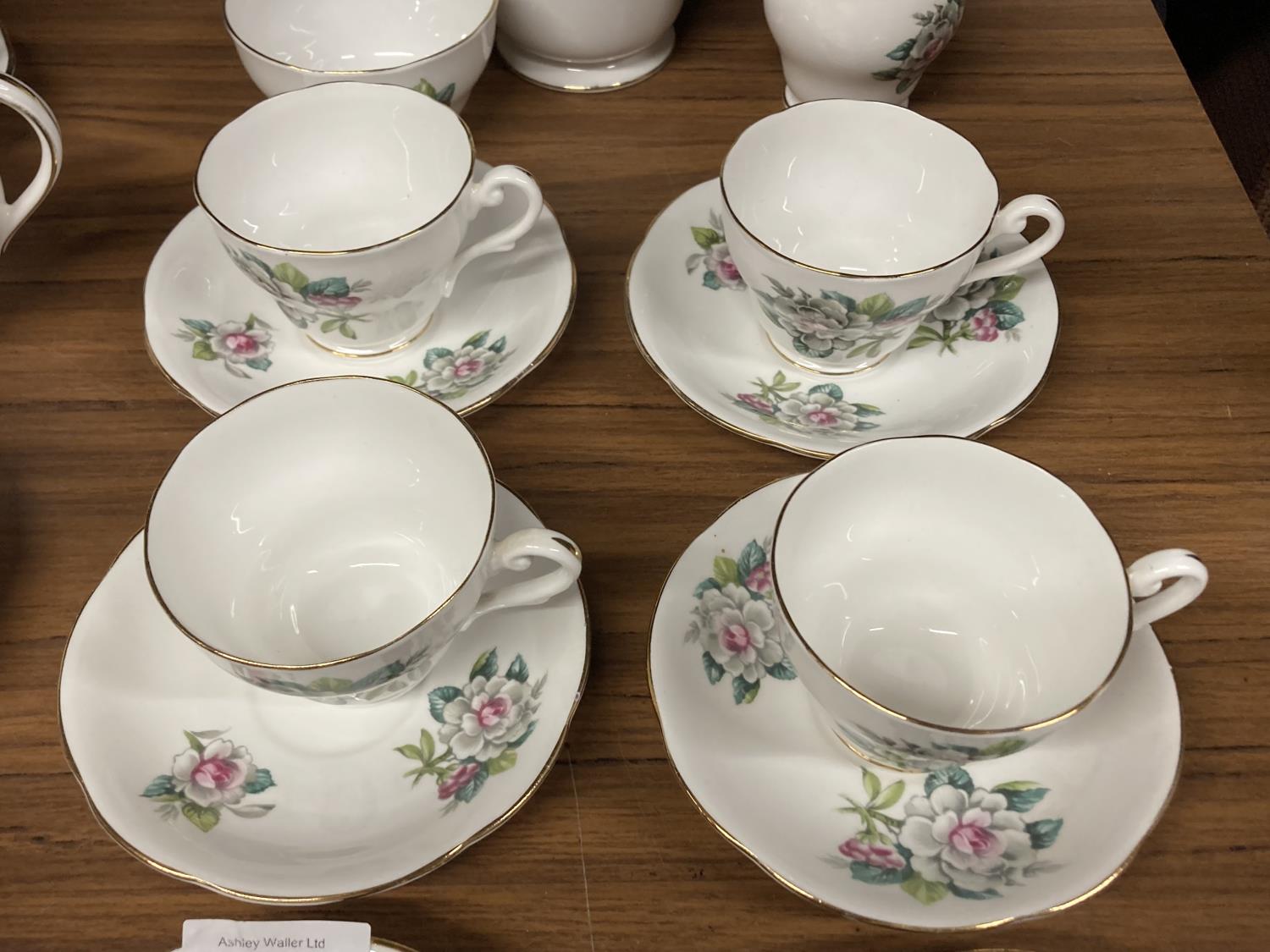 A BONE CHINA COFFEE SET WITH FLORAL DECORATION TO INCLUDE COFFEE SET, CREAM JUG, SUGAR BOWL, CUPS - Image 3 of 6