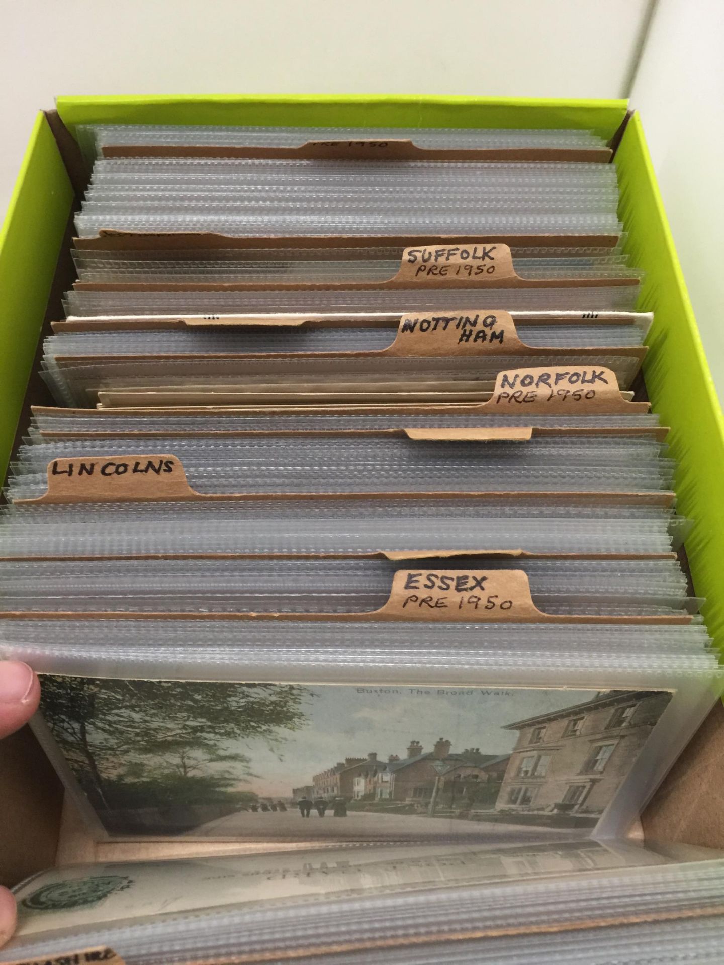 A LARGE COLLECTION OF VINTAGE POSTCARDS IN PROTECTIVE SLEEVES TO INCLUDE BEDFORD, BERKSHIRE, - Image 9 of 10
